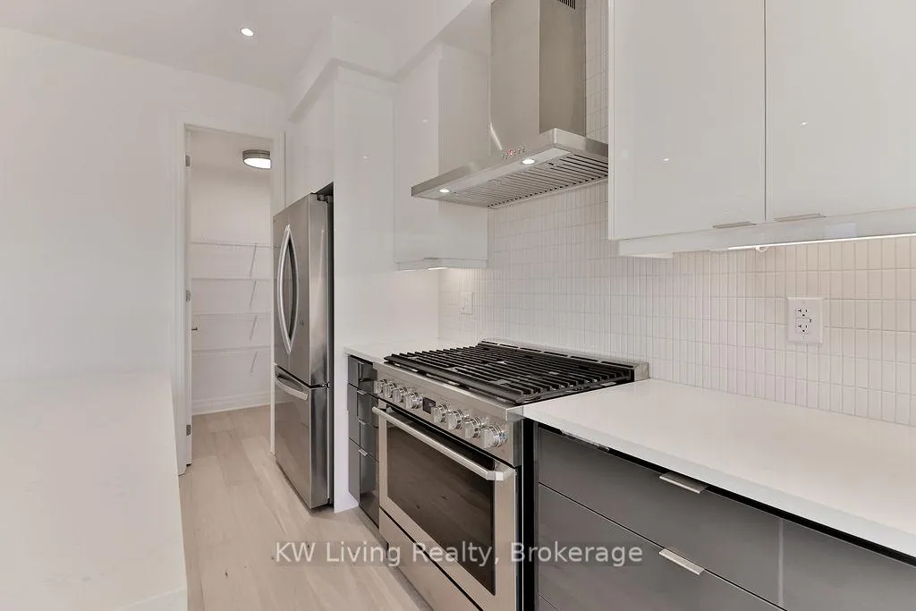 Photo 14 of 20 Berczy Manor Crescent, Markham, Victoria Square — HOMEH