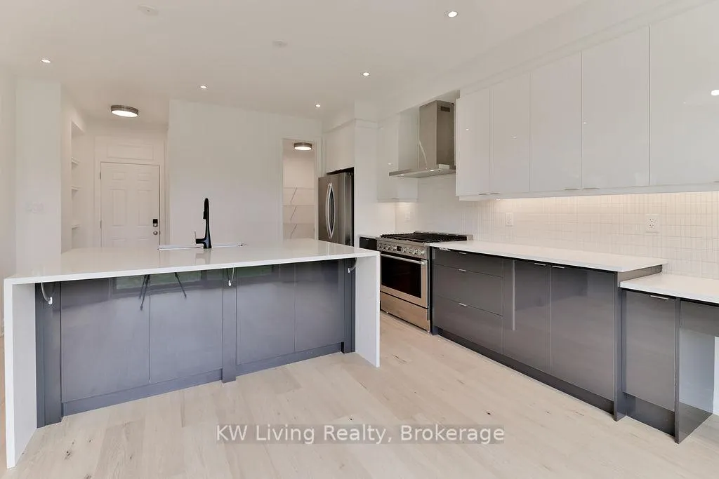 Photo 15 of 20 Berczy Manor Crescent, Markham, Victoria Square — HOMEH