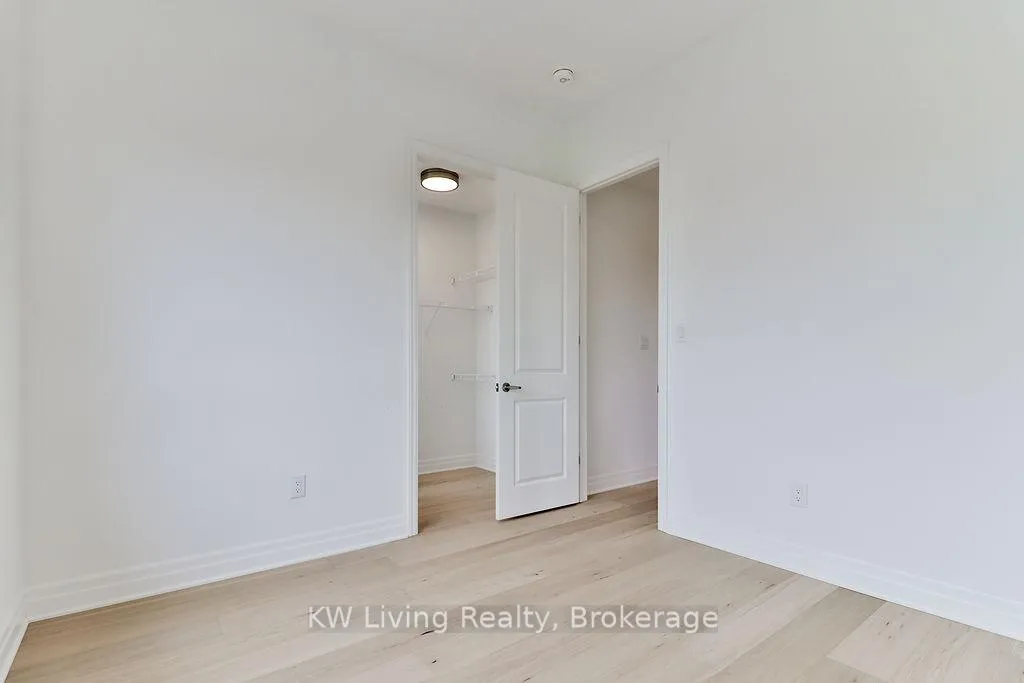 Photo 18 of 20 Berczy Manor Crescent, Markham, Victoria Square — HOMEH