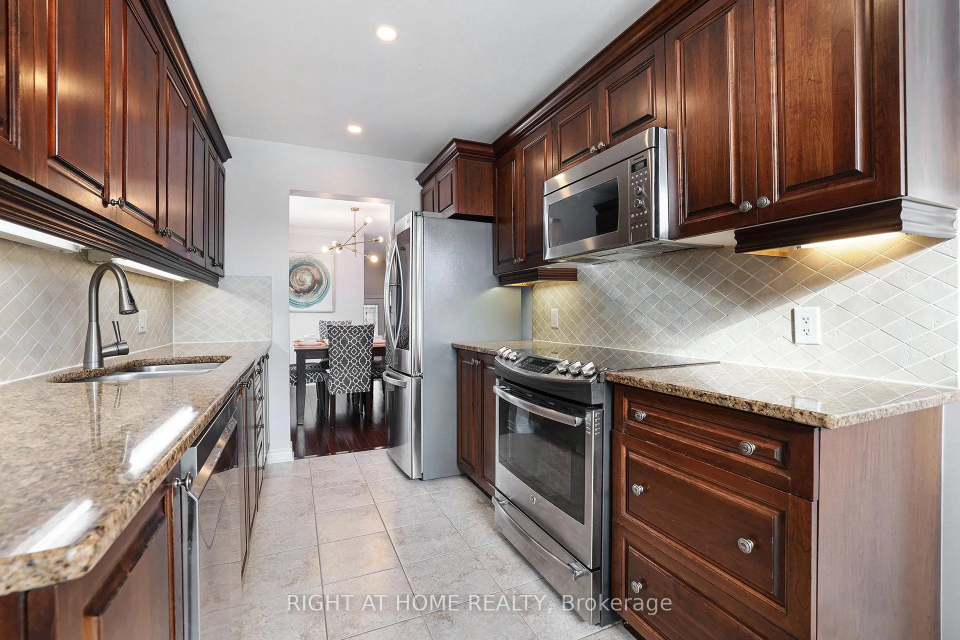Photo 9 of 366 Forestbrook Street, Ottawa, Kanata - Morgan's Grant/South March — HOMEH