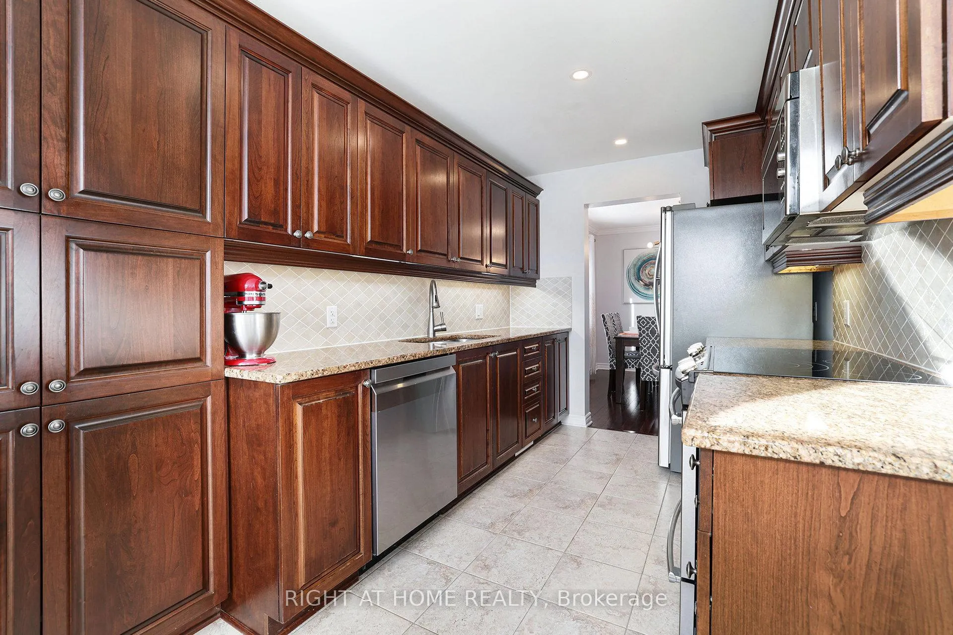 Photo 10 of 366 Forestbrook Street, Ottawa, Kanata - Morgan's Grant/South March — HOMEH