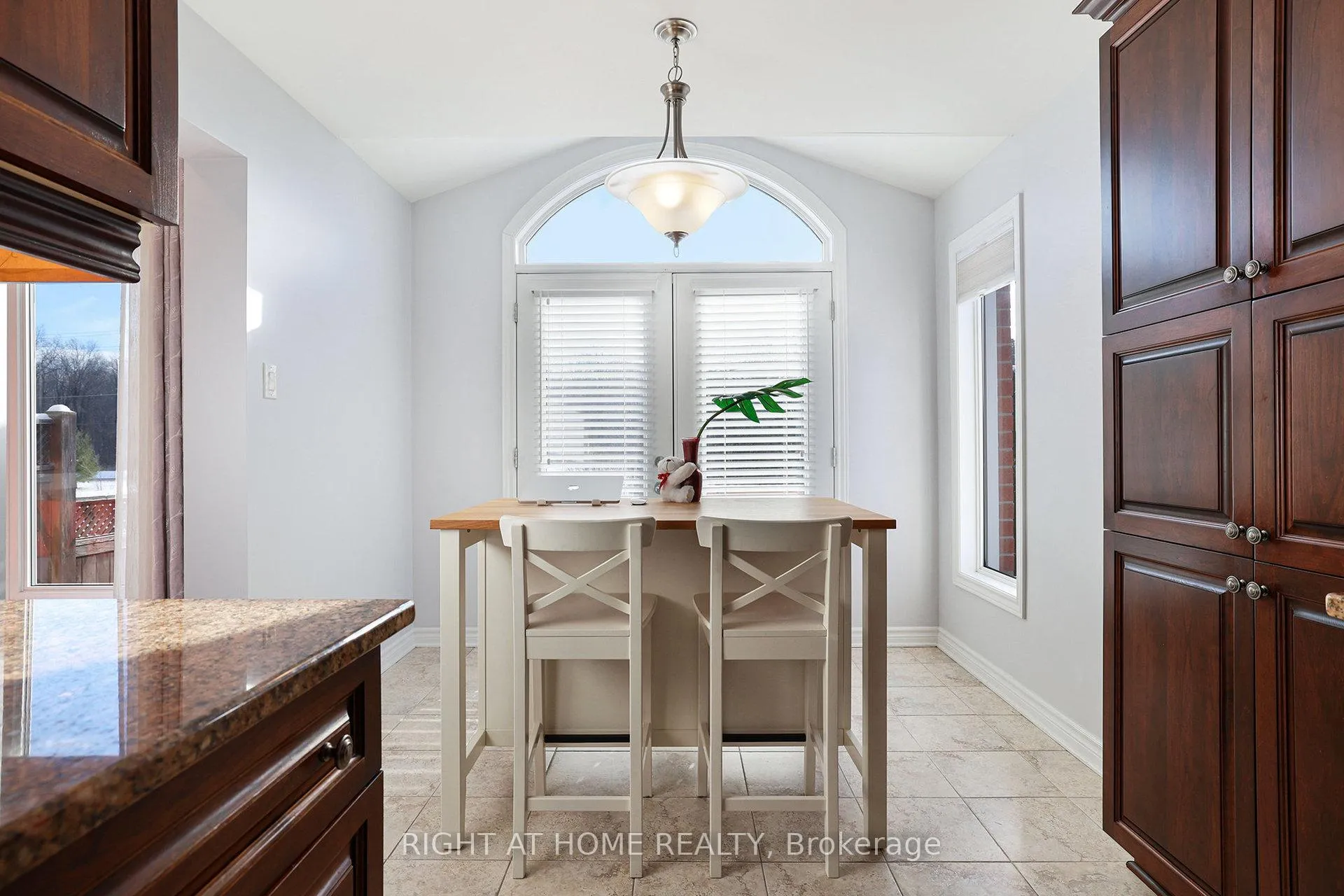 Photo 12 of 366 Forestbrook Street, Ottawa, Kanata - Morgan's Grant/South March — HOMEH