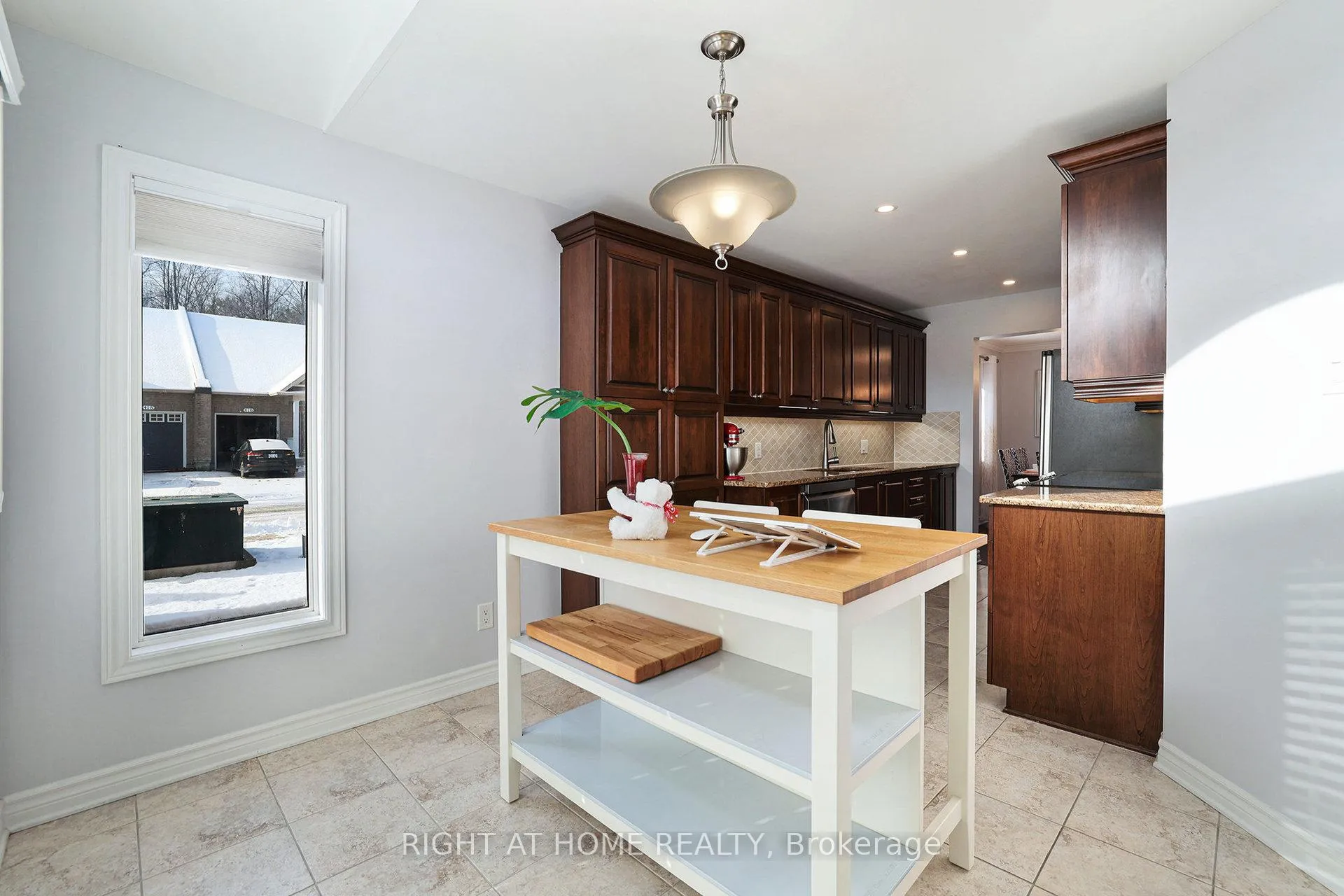 Photo 13 of 366 Forestbrook Street, Ottawa, Kanata - Morgan's Grant/South March — HOMEH