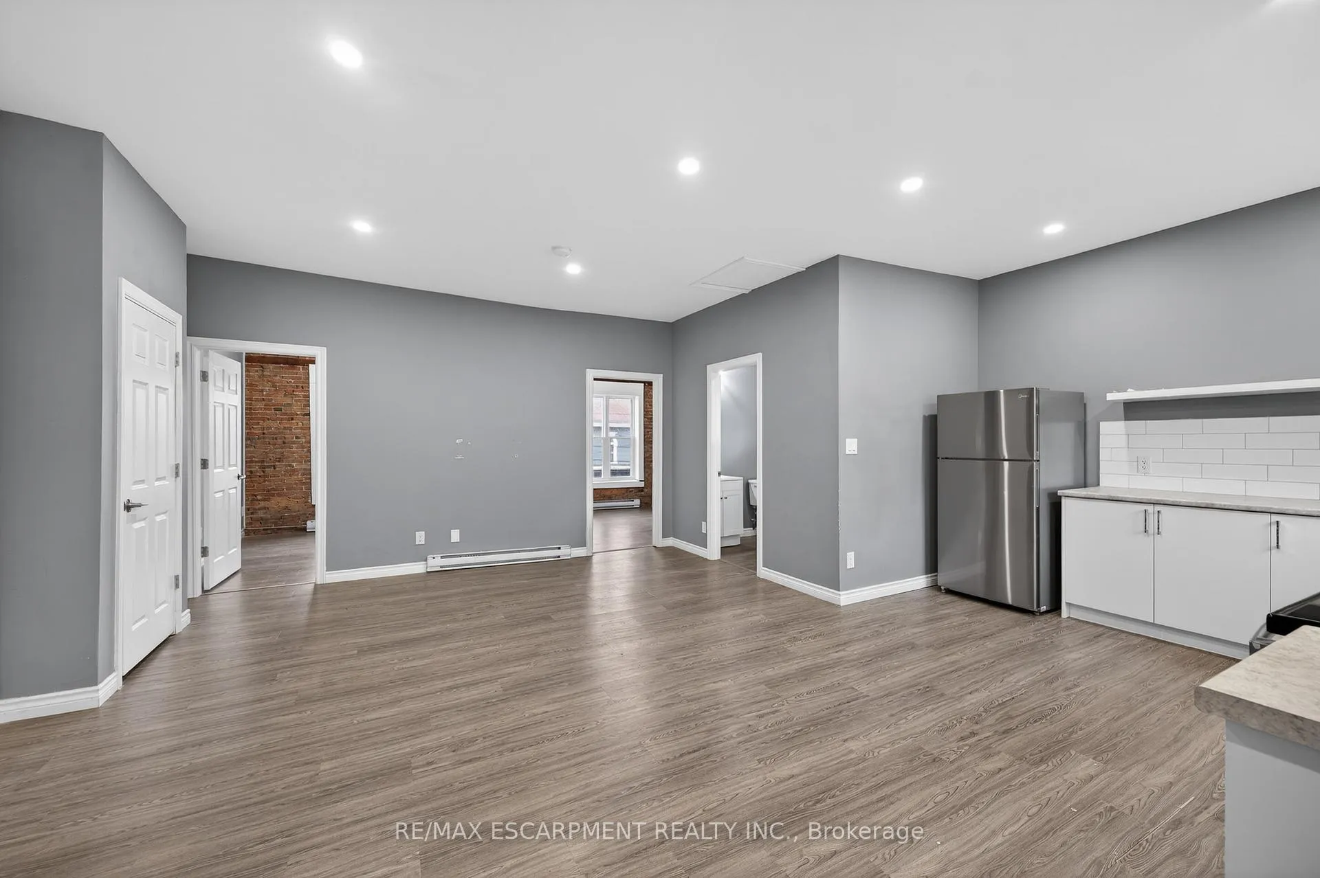 Photo 2 of Unit 3, 12 Main Street E, Haldimand — HOMEH