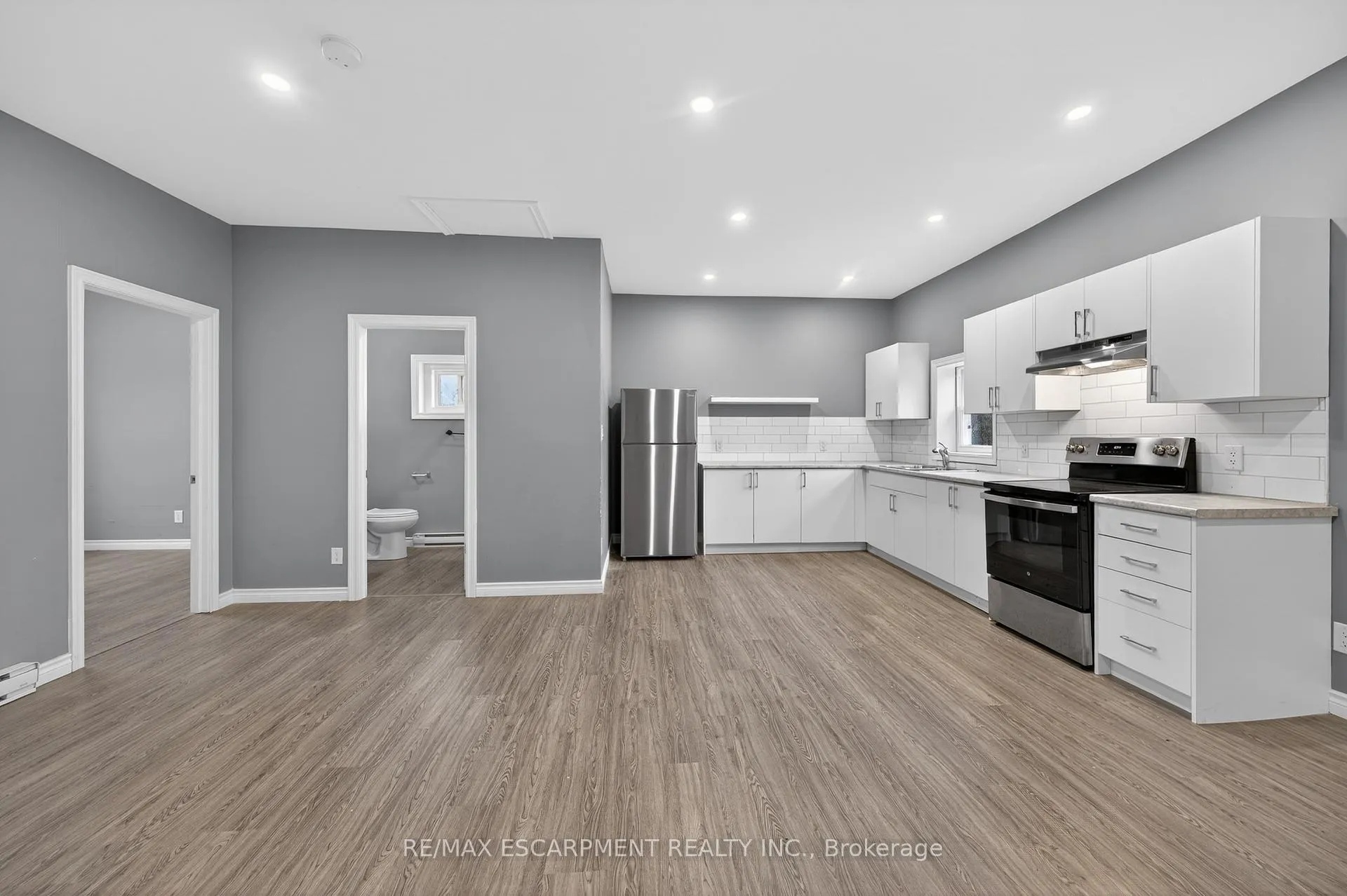 Photo 3 of Unit 3, 12 Main Street E, Haldimand — HOMEH
