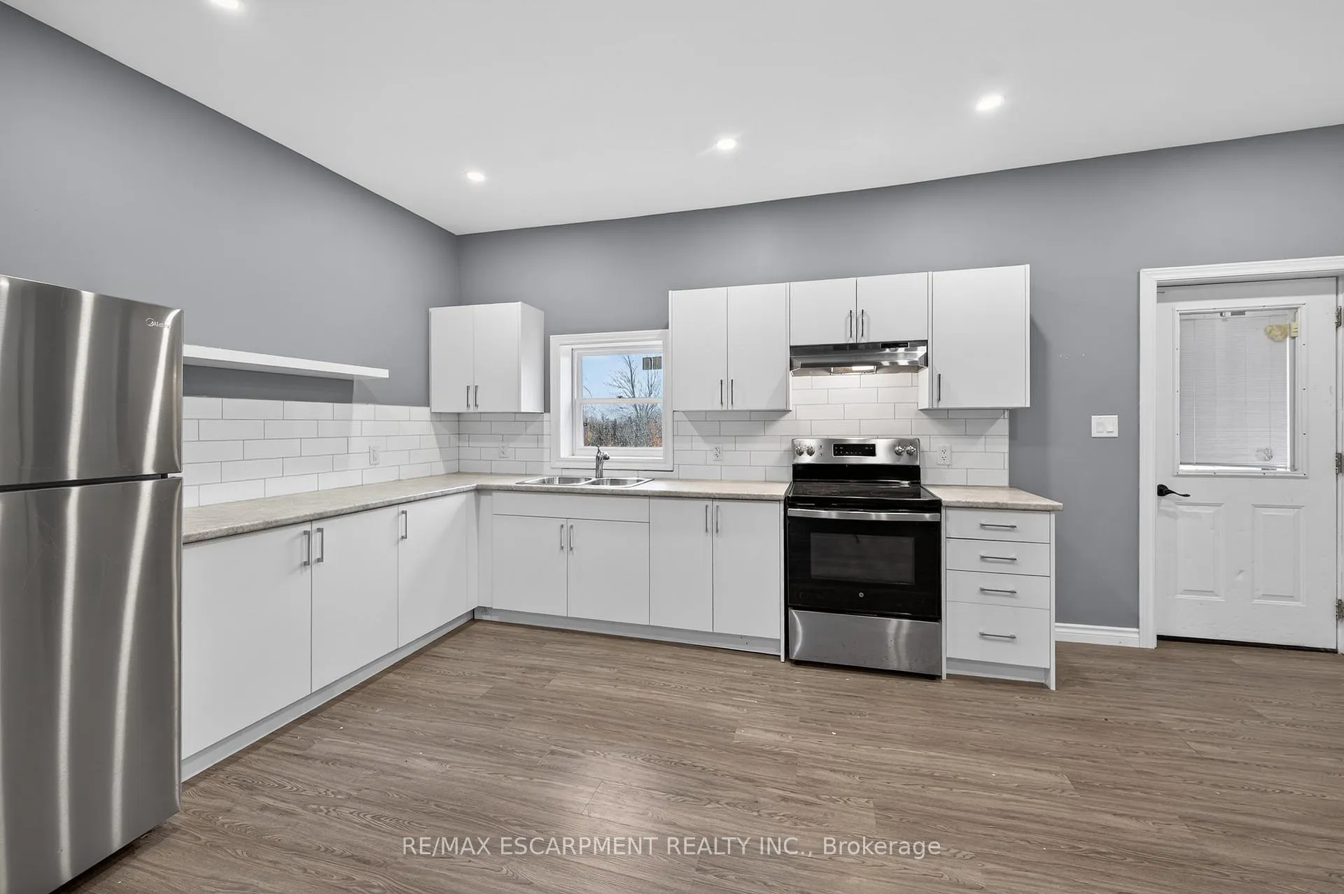 Photo 6 of Unit 3, 12 Main Street E, Haldimand — HOMEH