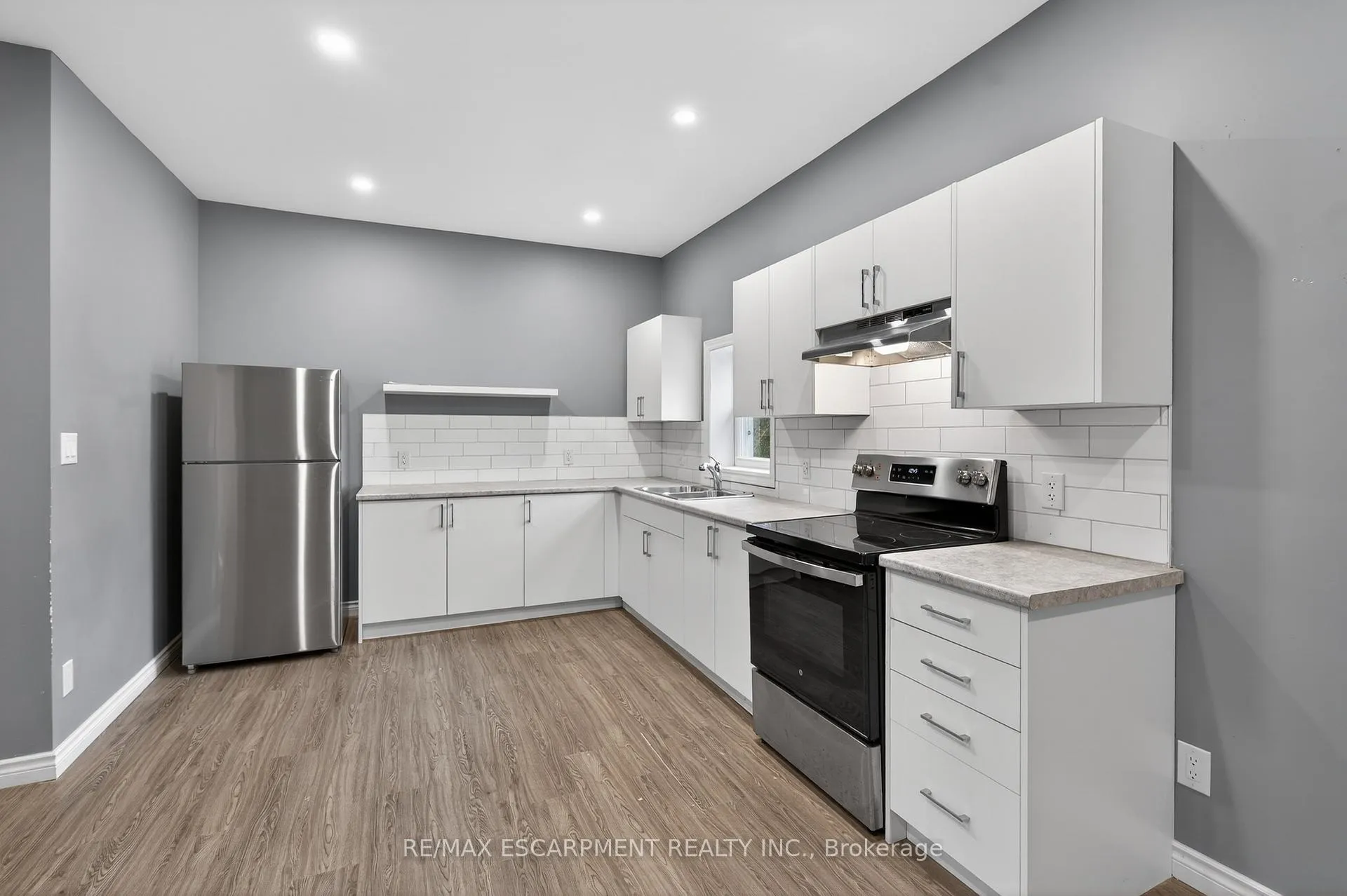 Photo 7 of Unit 3, 12 Main Street E, Haldimand — HOMEH