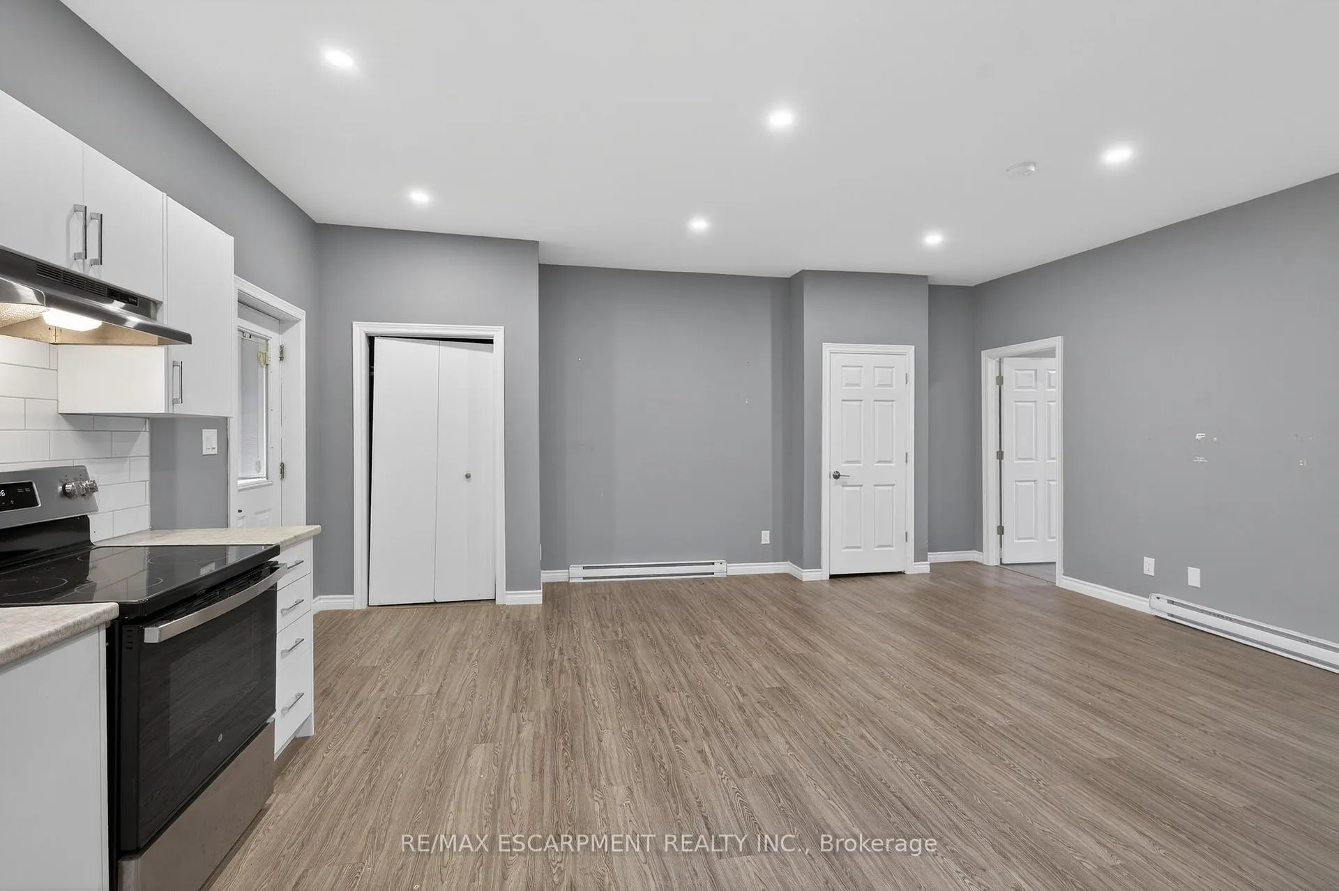 Photo 8 of Unit 3, 12 Main Street E, Haldimand — HOMEH