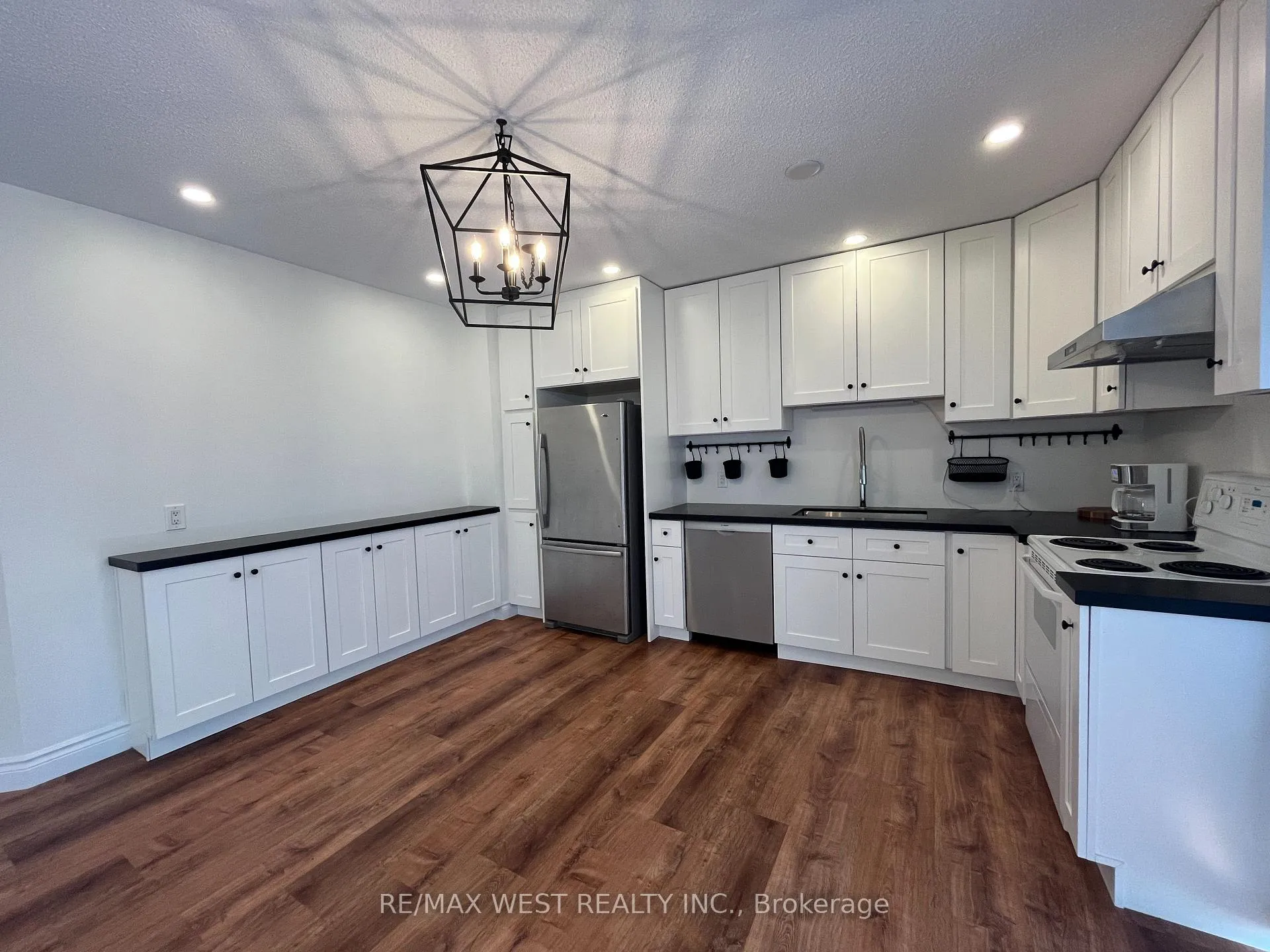 Photo 2 of Unit 2A, 203 Main Street, King, Schomberg — HOMEH