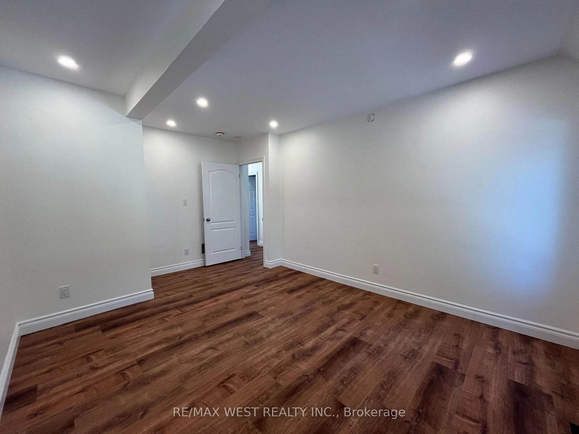 Photo 10 of Unit 2A, 203 Main Street, King, Schomberg — HOMEH