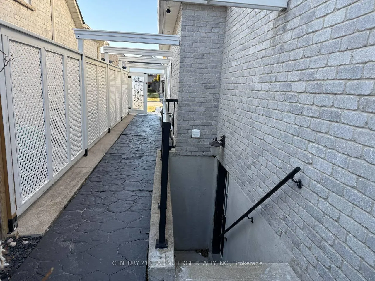 Photo 2 of Unit Basement, 407 Frontier Court, Pickering, Rosebank — HOMEH