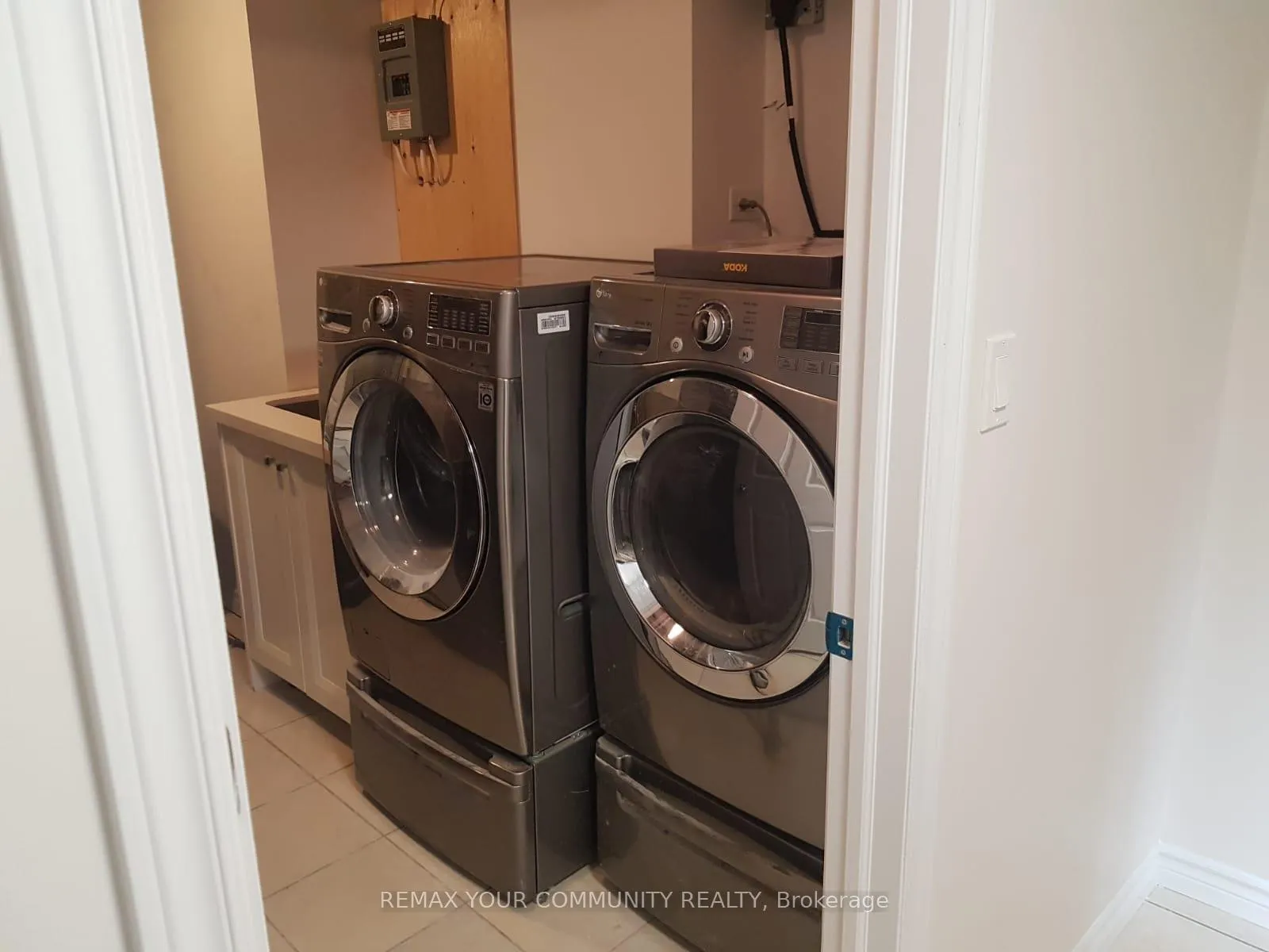 Photo 12 of Unit Basement, 198 Roseheath Drive, Vaughan, Maple — HOMEH