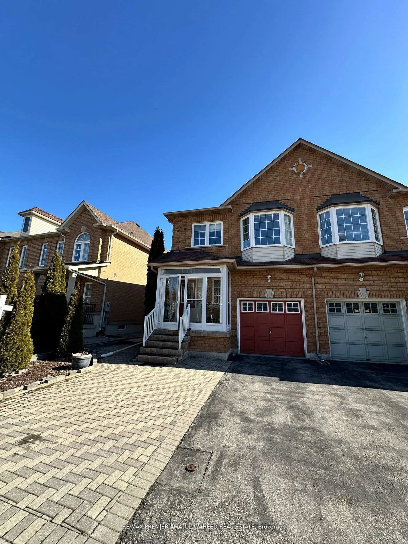 Front of Unit Lower, 141 Foxchase Avenue W