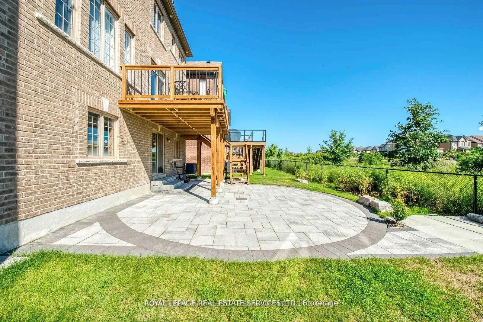Photo 3 of 69 Card Lumber Crescent, Vaughan, Kleinburg — HOMEH