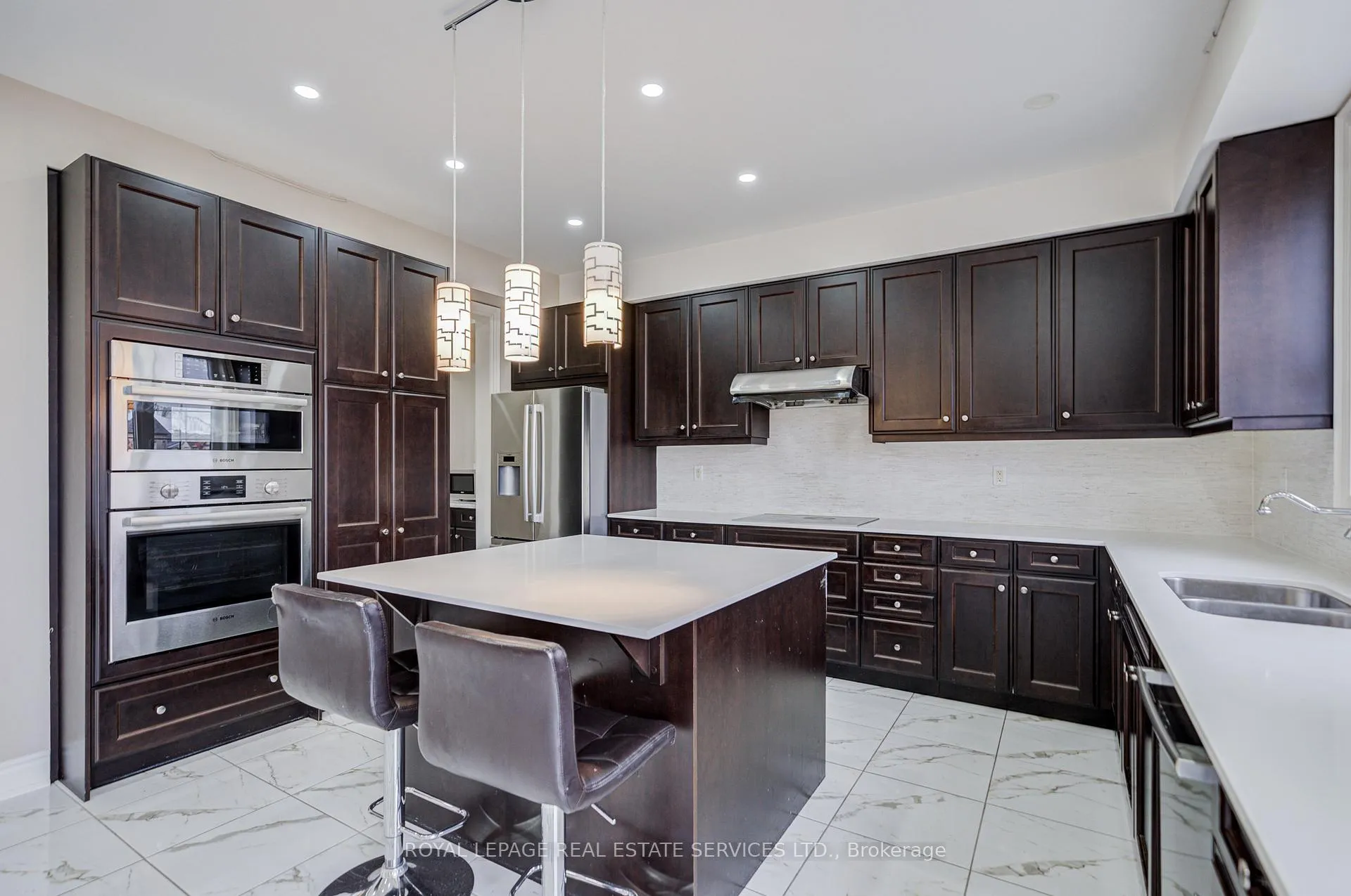 Photo 12 of 69 Card Lumber Crescent, Vaughan, Kleinburg — HOMEH