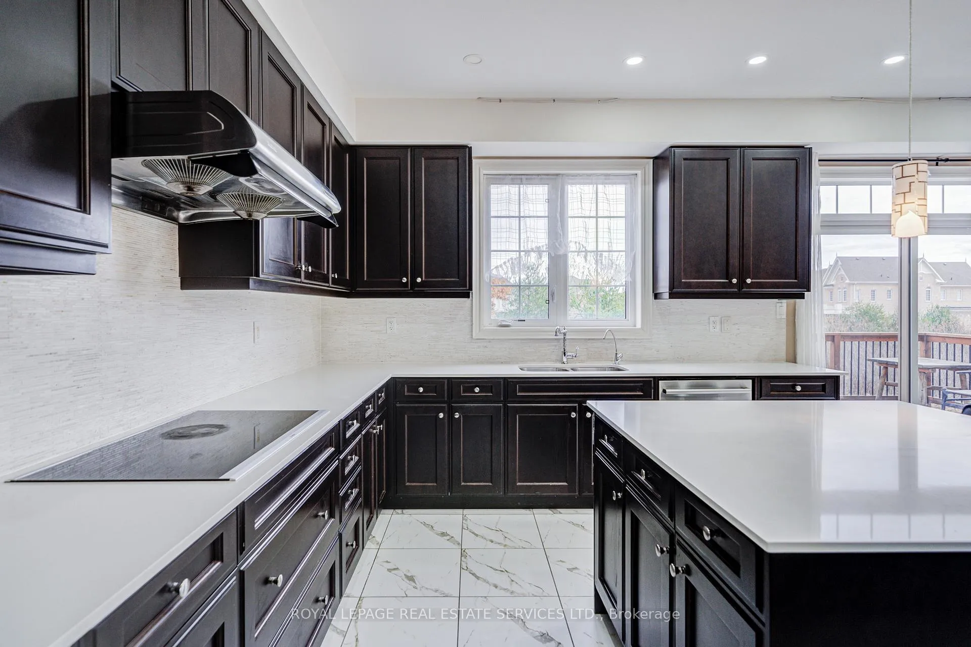 Photo 14 of 69 Card Lumber Crescent, Vaughan, Kleinburg — HOMEH