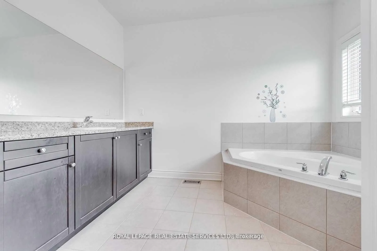 Photo 28 of 69 Card Lumber Crescent, Vaughan, Kleinburg — HOMEH