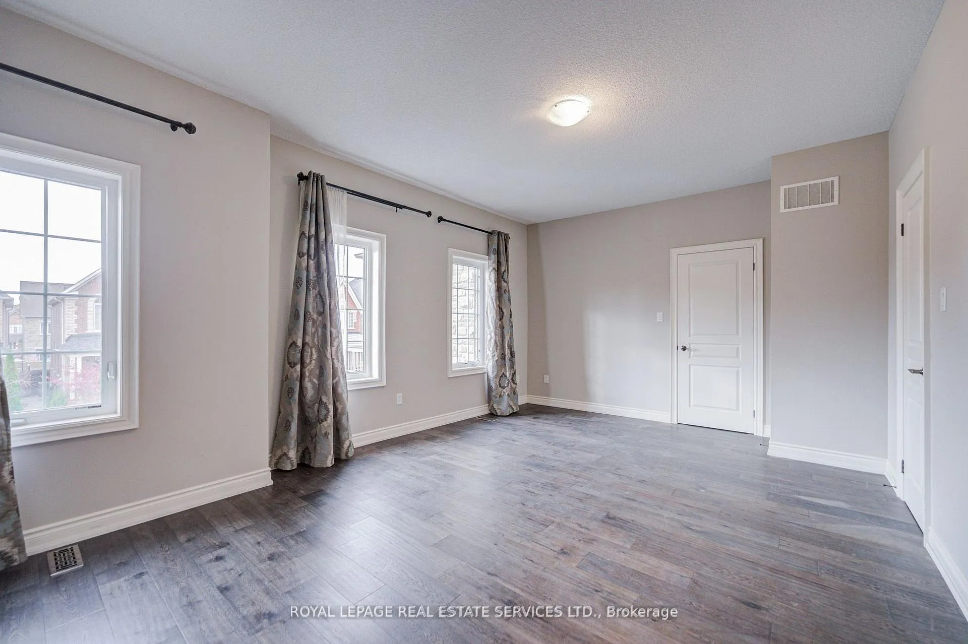 Photo 30 of 69 Card Lumber Crescent, Vaughan, Kleinburg — HOMEH