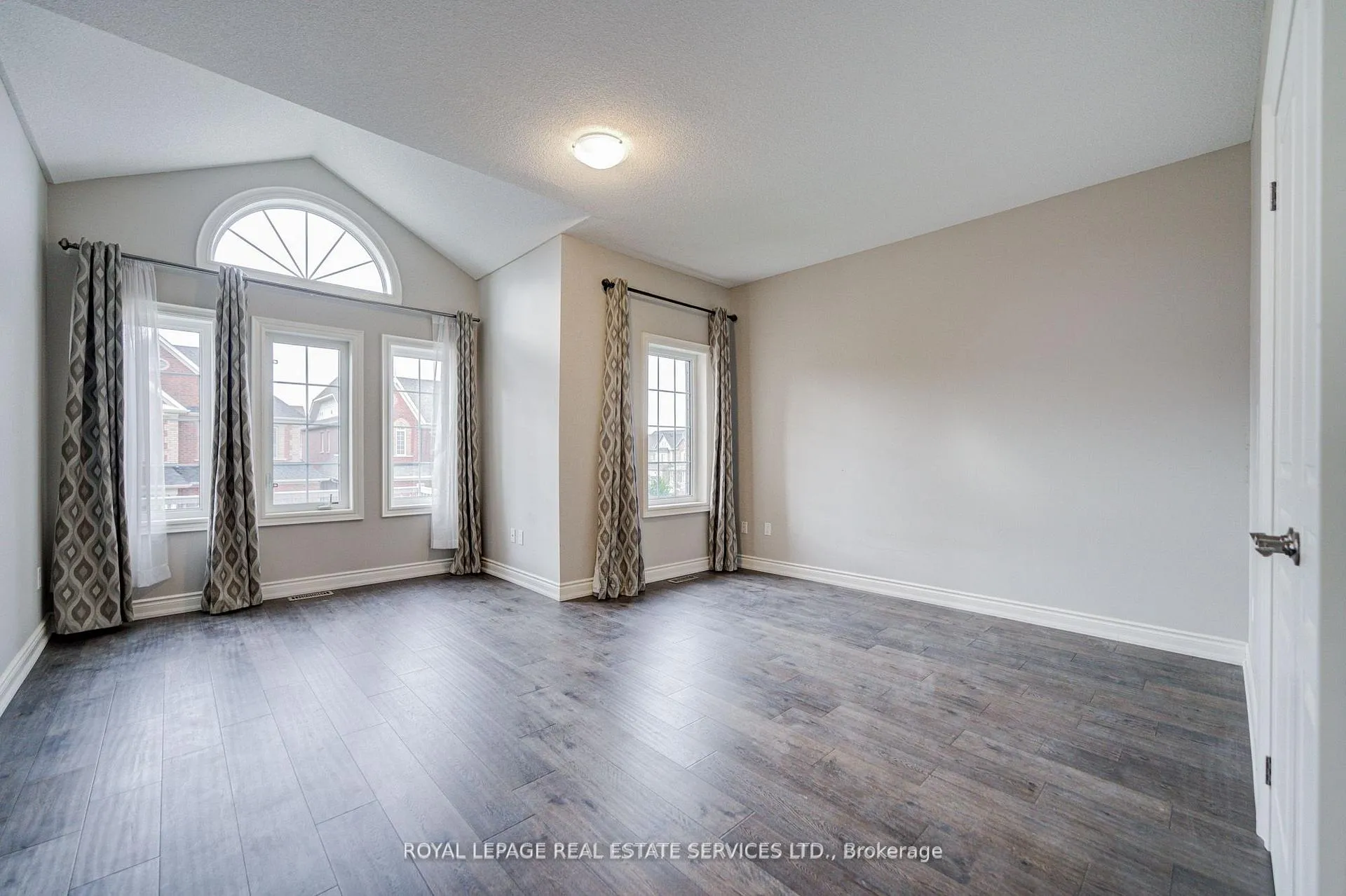 Photo 34 of 69 Card Lumber Crescent, Vaughan, Kleinburg — HOMEH