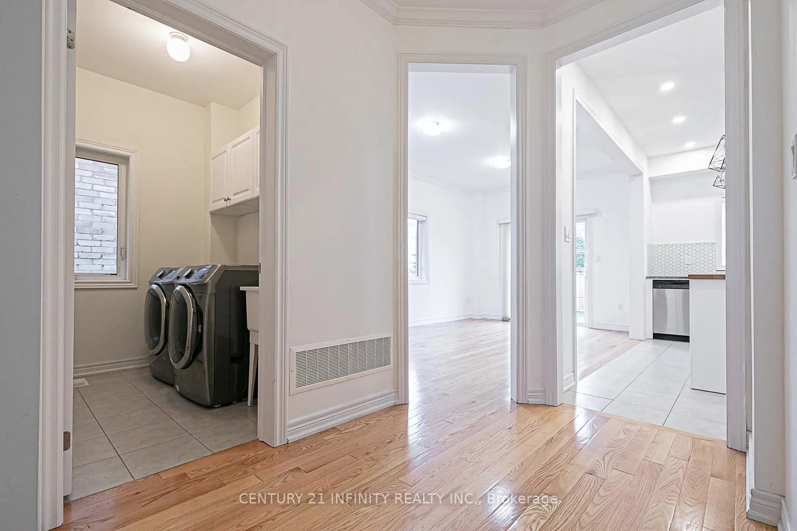 Photo 7 of 38 Wimbledon Court, Whitby, Williamsburg — HOMEH