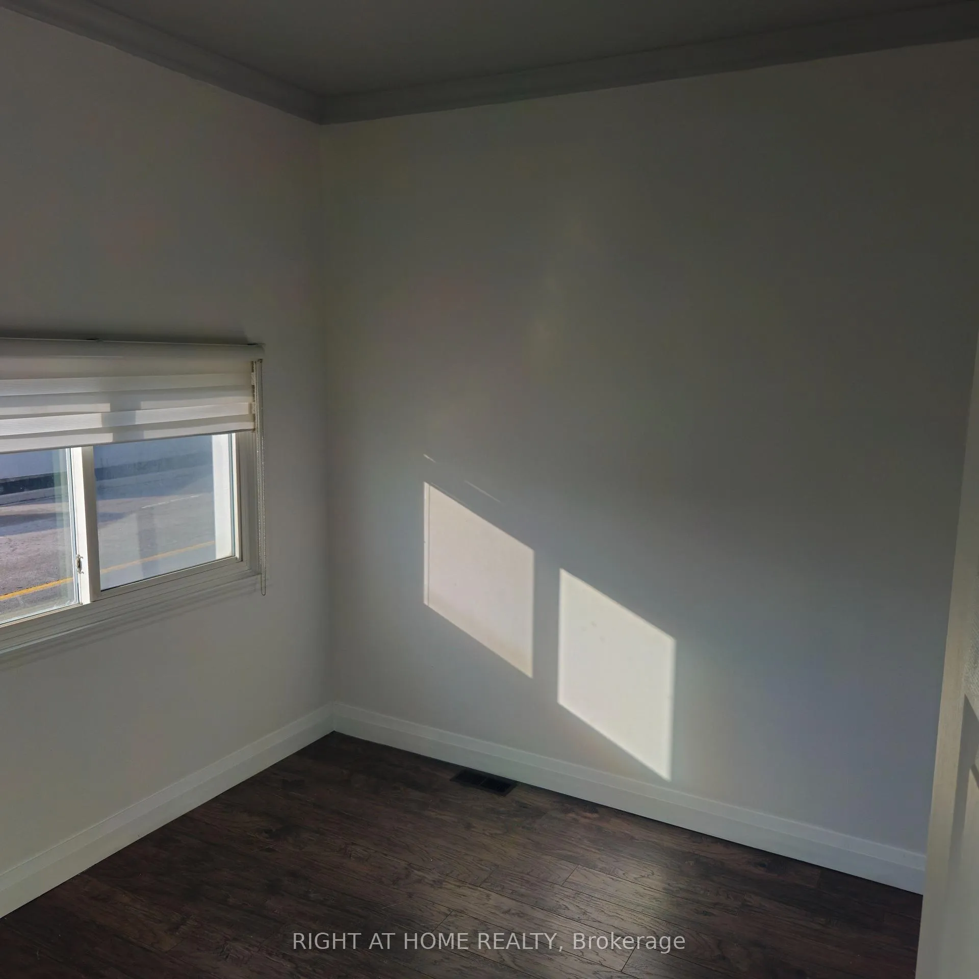 Photo 3 of Unit 1, 64 Wellington Street E, Aurora, Aurora Village — HOMEH