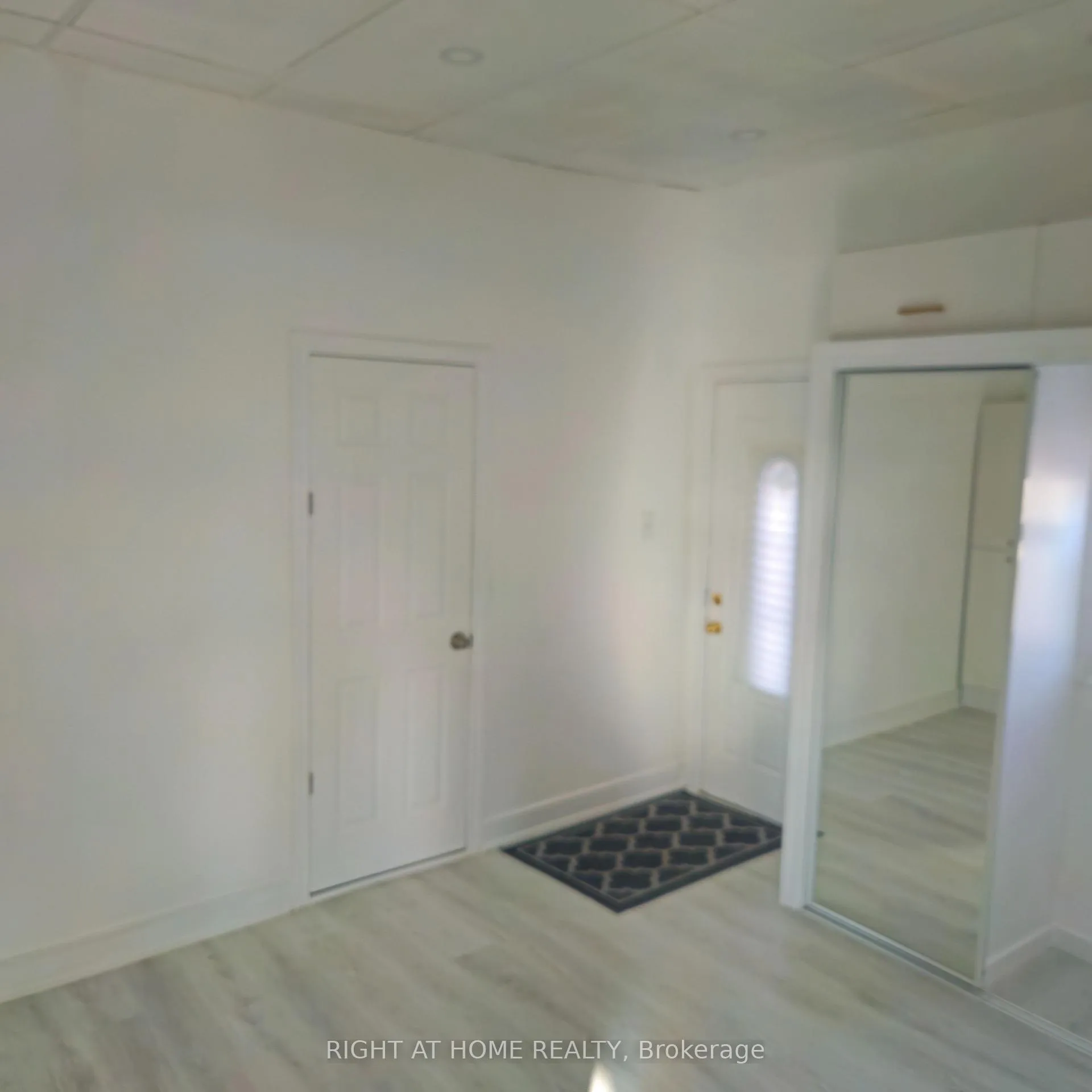 Photo 7 of Unit 1, 64 Wellington Street E, Aurora, Aurora Village — HOMEH
