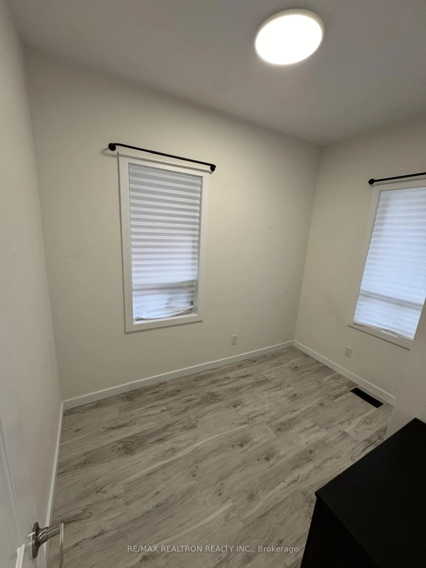 Photo 3 of Unit 1, 305 Bloor Street E, Oshawa, Lakeview — HOMEH