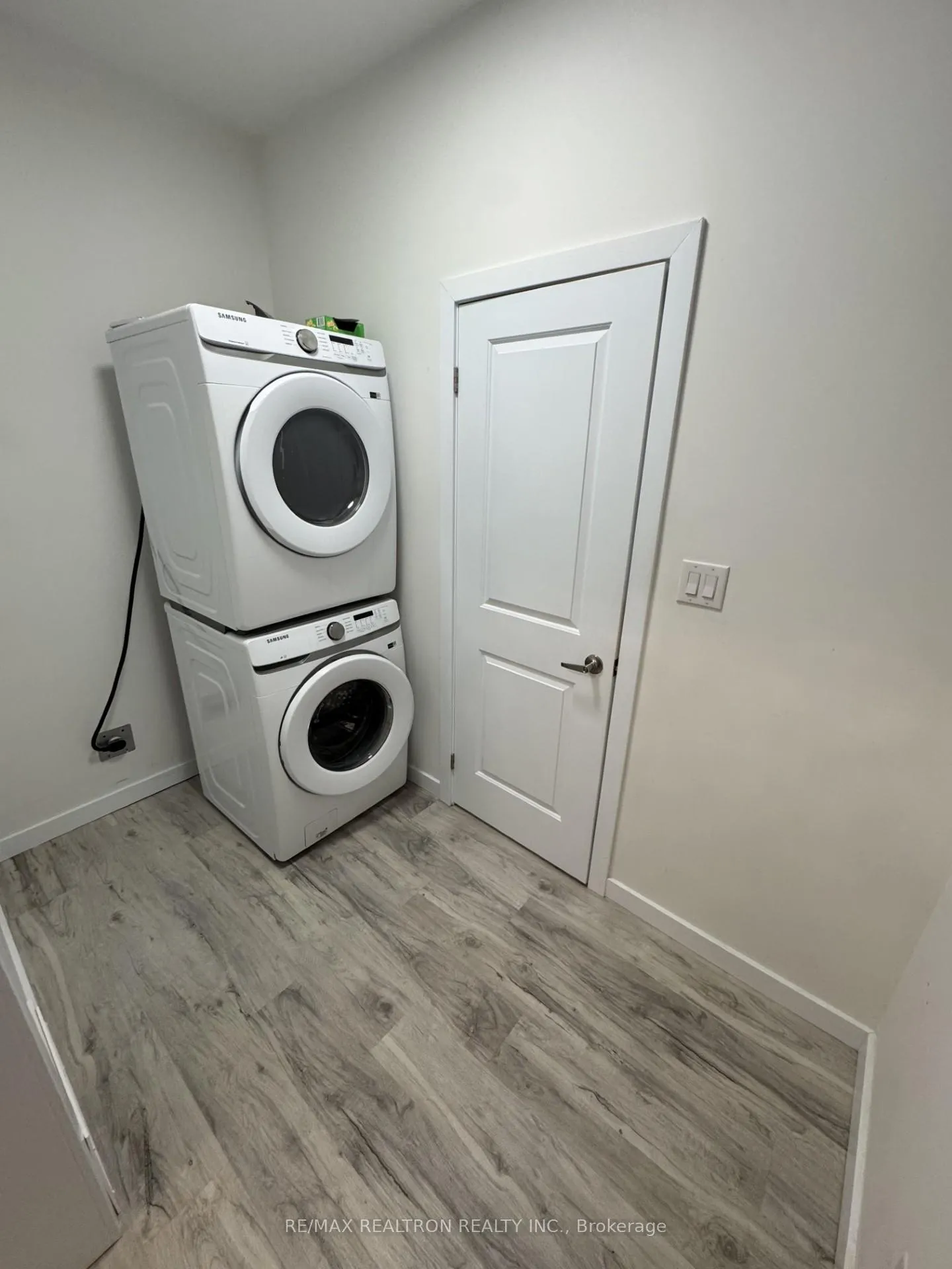 Photo 5 of Unit 1, 305 Bloor Street E, Oshawa, Lakeview — HOMEH