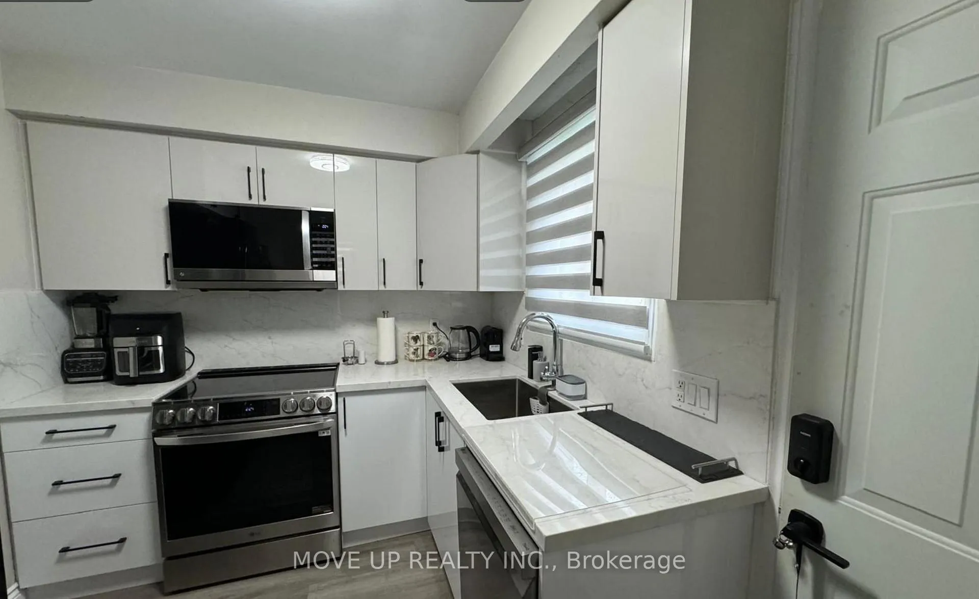 Photo 3 of Unit 2, 248 Warnica Road, Barrie, Painswick North — HOMEH