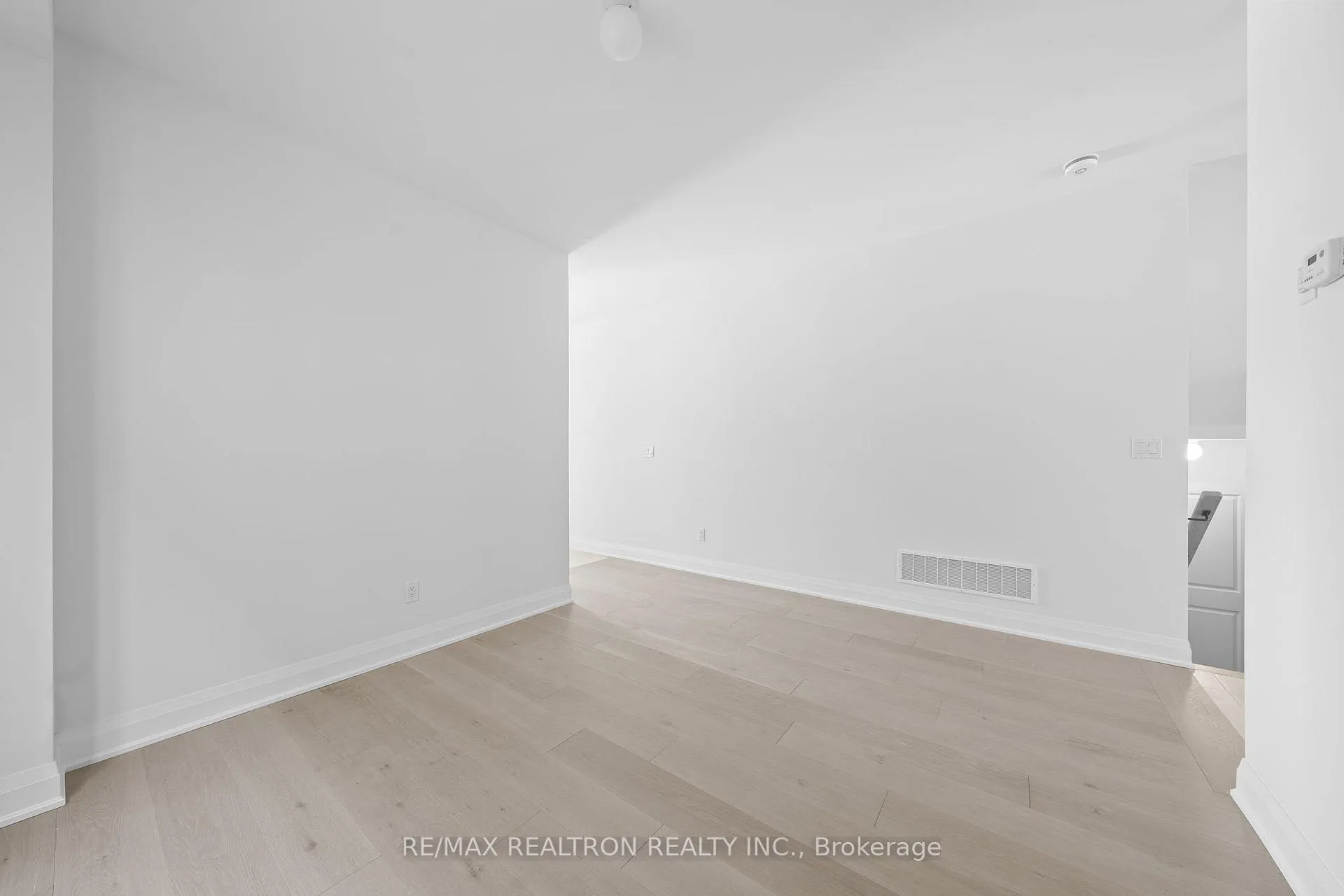 Photo 10 of 1341 Davis Loop, Innisfil, Lefroy — HOMEH