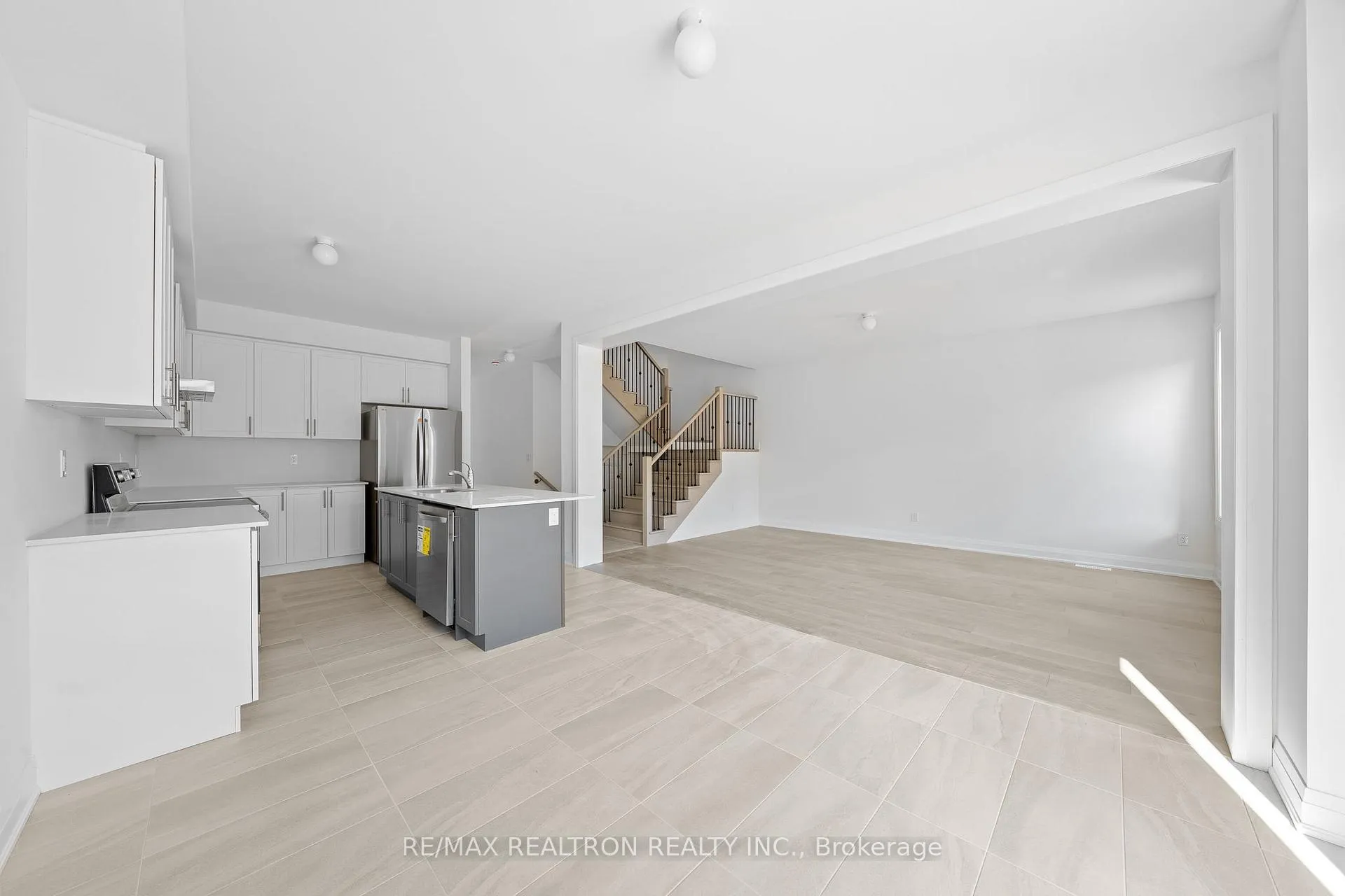 Photo 18 of 1341 Davis Loop, Innisfil, Lefroy — HOMEH