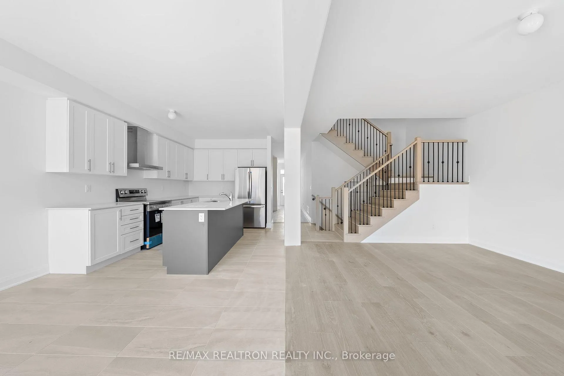 Photo 19 of 1341 Davis Loop, Innisfil, Lefroy — HOMEH