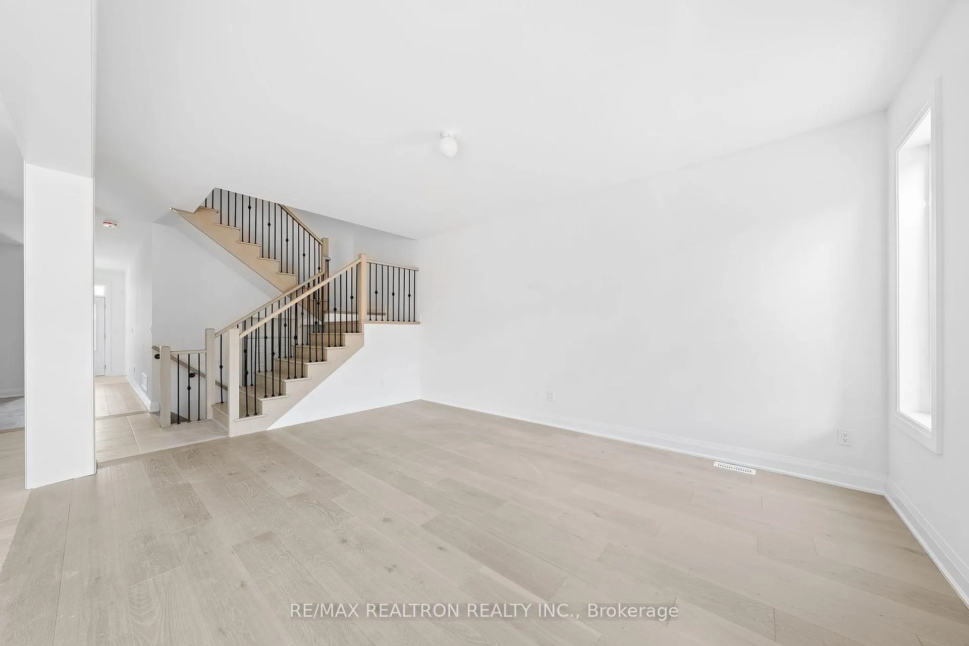 Photo 21 of 1341 Davis Loop, Innisfil, Lefroy — HOMEH
