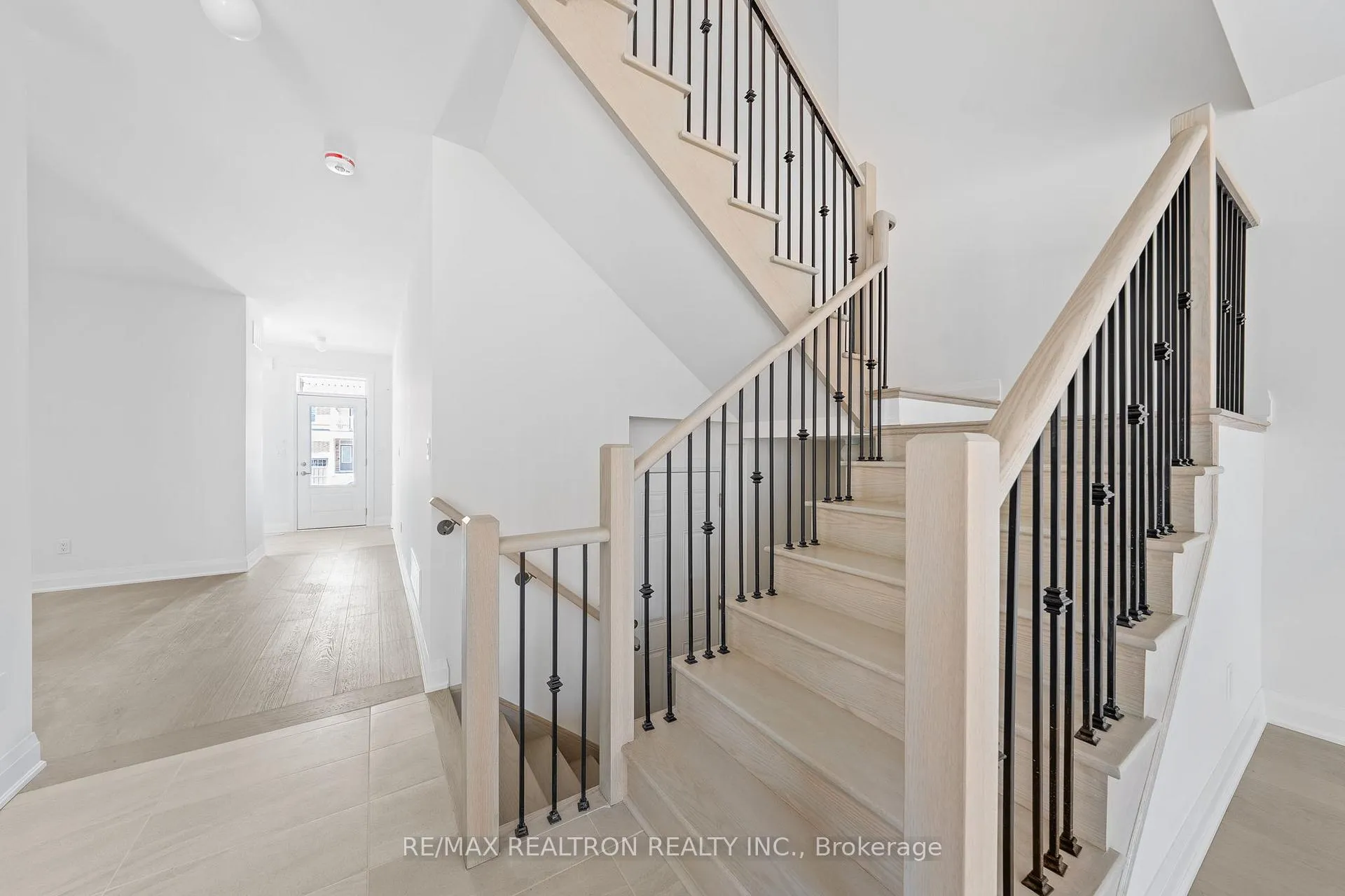 Photo 23 of 1341 Davis Loop, Innisfil, Lefroy — HOMEH