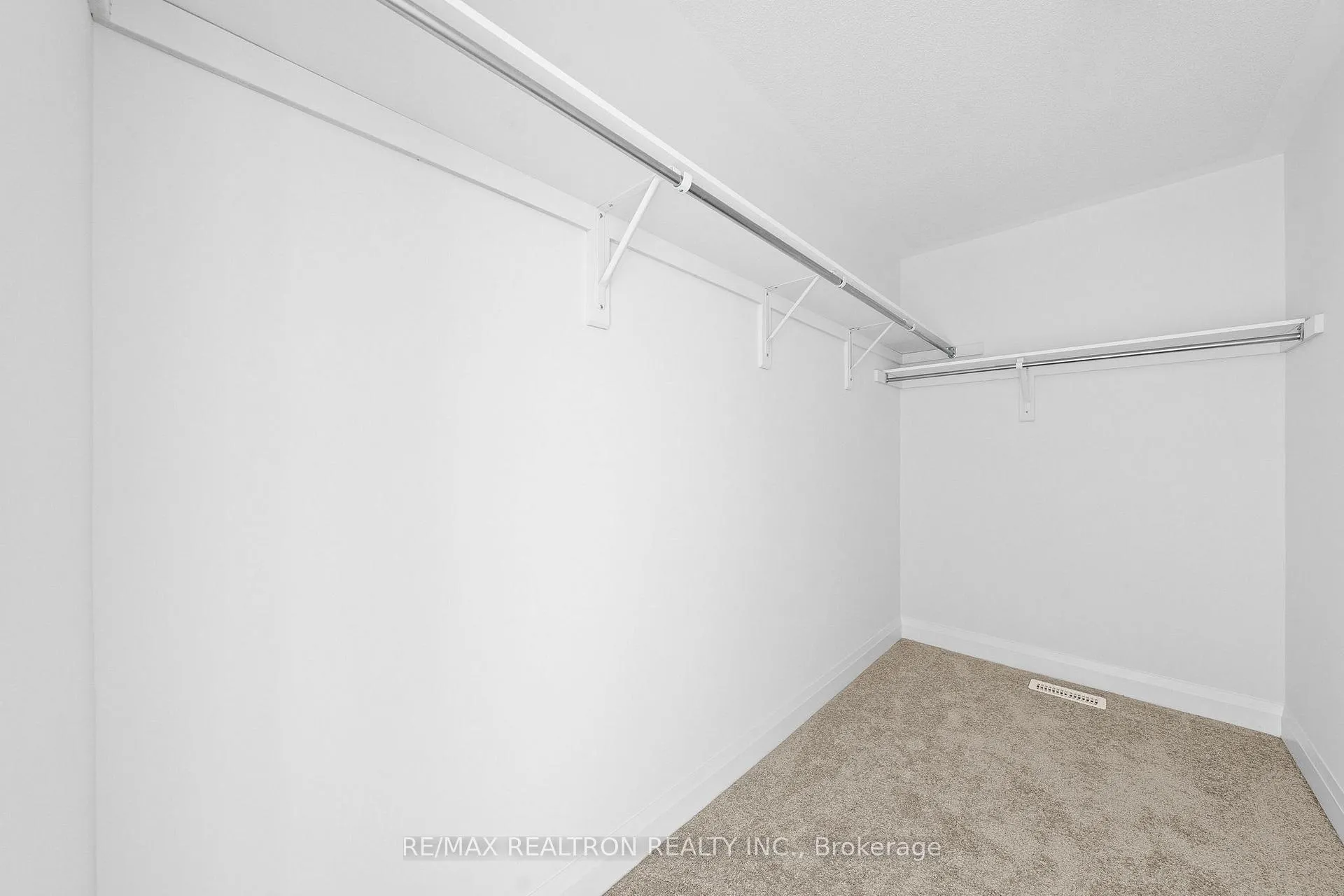 Photo 31 of 1341 Davis Loop, Innisfil, Lefroy — HOMEH