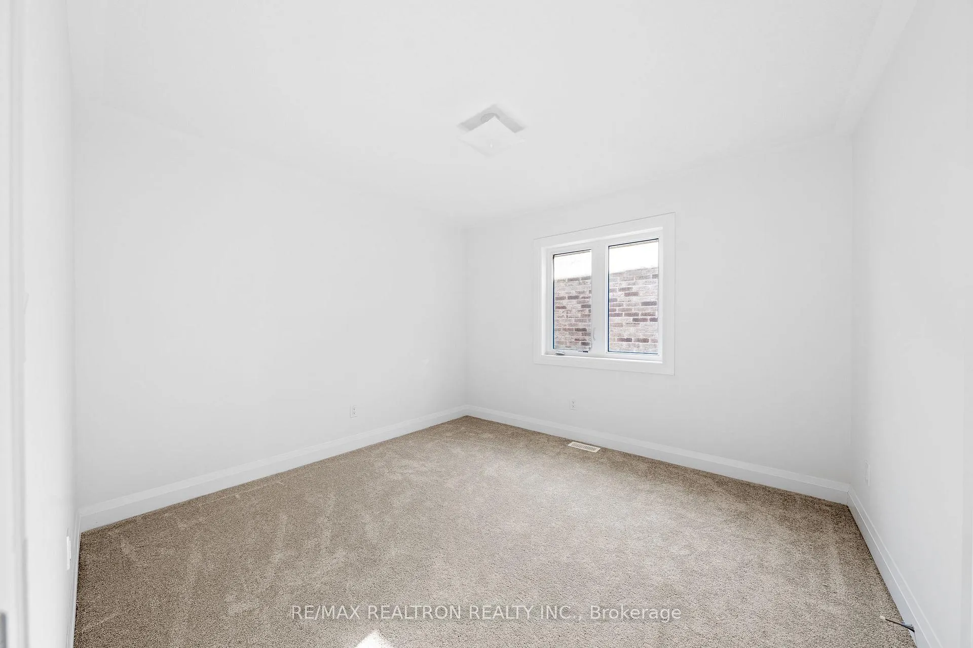 Photo 32 of 1341 Davis Loop, Innisfil, Lefroy — HOMEH