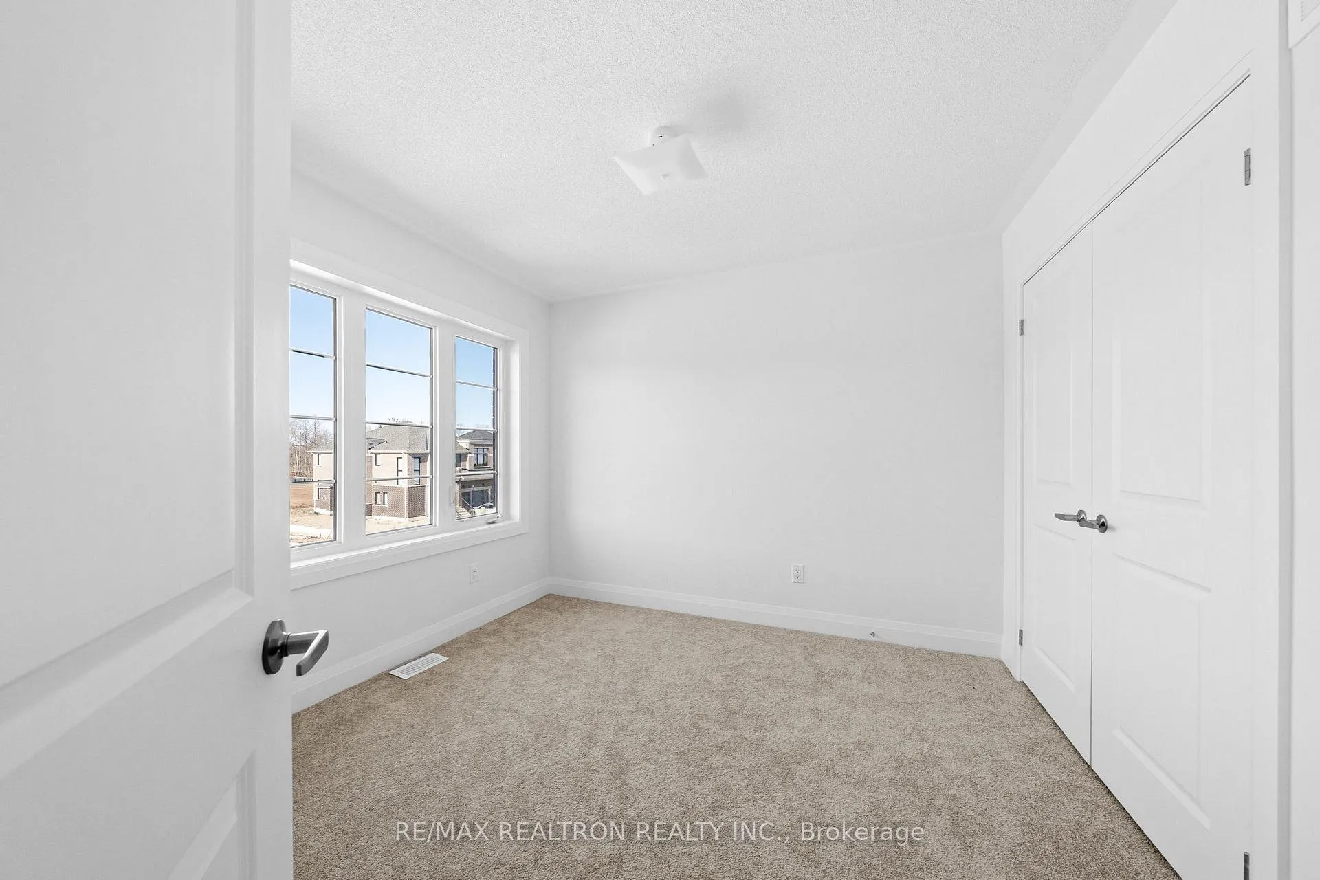 Photo 35 of 1341 Davis Loop, Innisfil, Lefroy — HOMEH