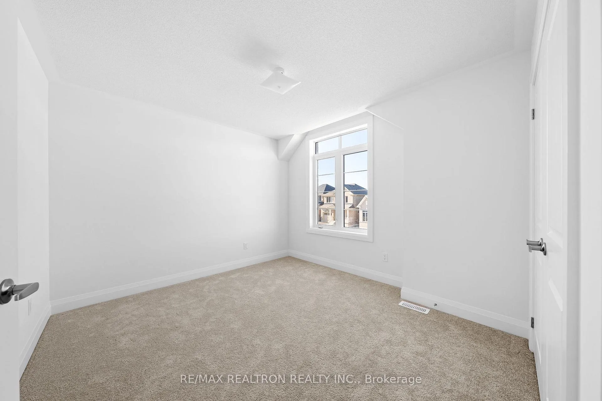 Photo 38 of 1341 Davis Loop, Innisfil, Lefroy — HOMEH