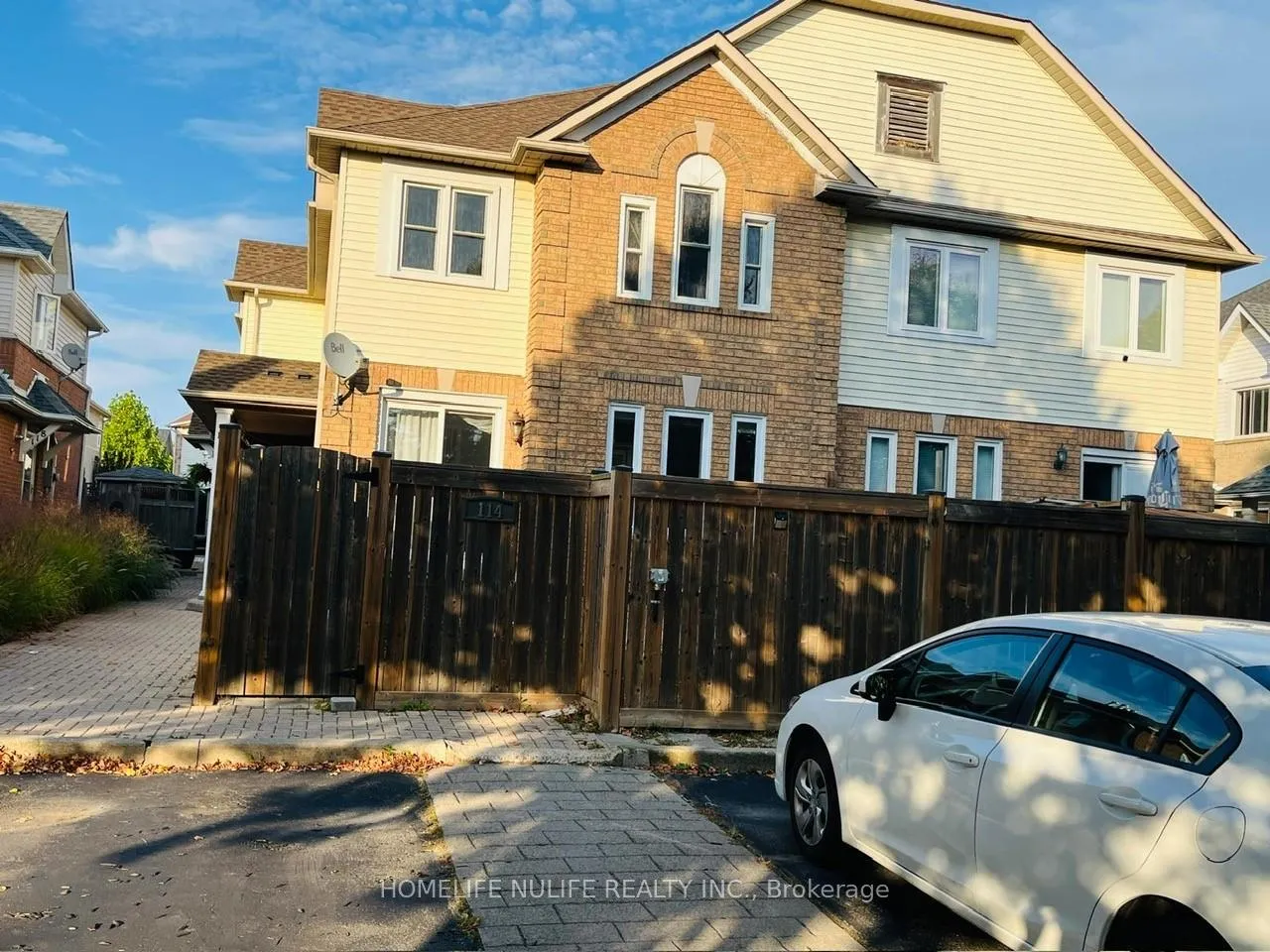 Photo 1 of 114 Fellowes Crescent, Hamilton, Waterdown — HOMEH