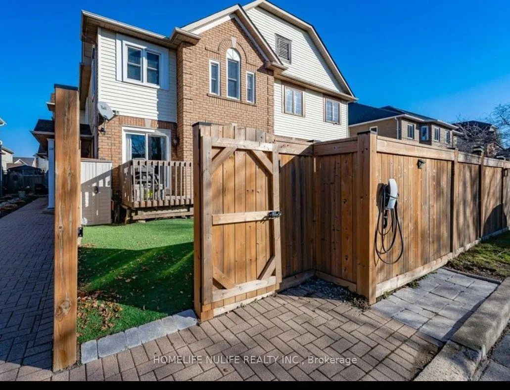 Photo 2 of 114 Fellowes Crescent, Hamilton, Waterdown — HOMEH