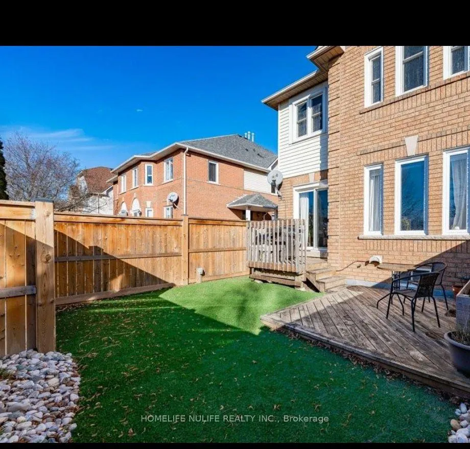 Photo 3 of 114 Fellowes Crescent, Hamilton, Waterdown — HOMEH