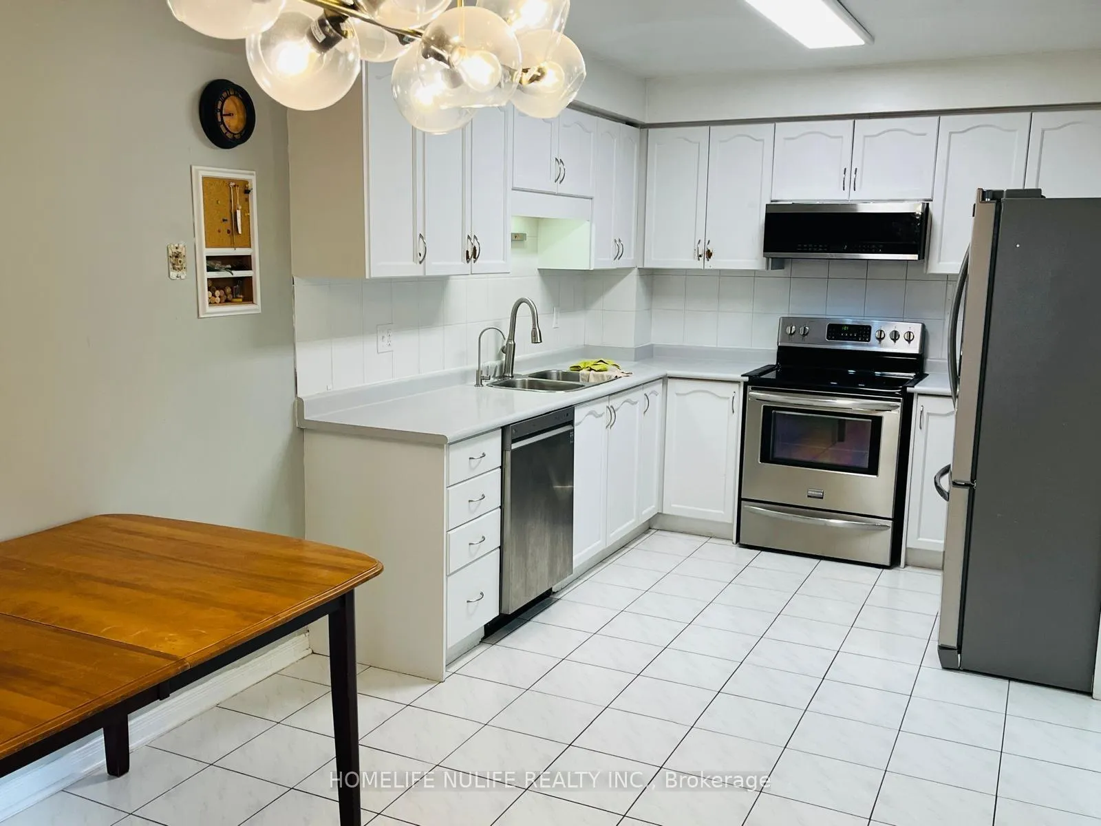 Photo 8 of 114 Fellowes Crescent, Hamilton, Waterdown — HOMEH