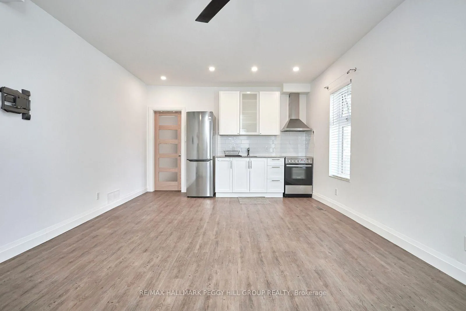 Photo 2 of Unit D, 77 Victoria Street, Barrie, Sanford — HOMEH
