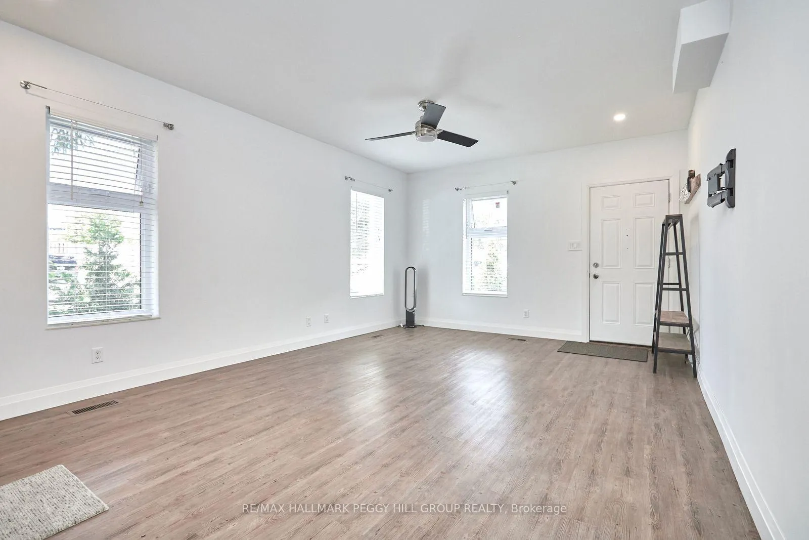 Photo 4 of Unit D, 77 Victoria Street, Barrie, Sanford — HOMEH