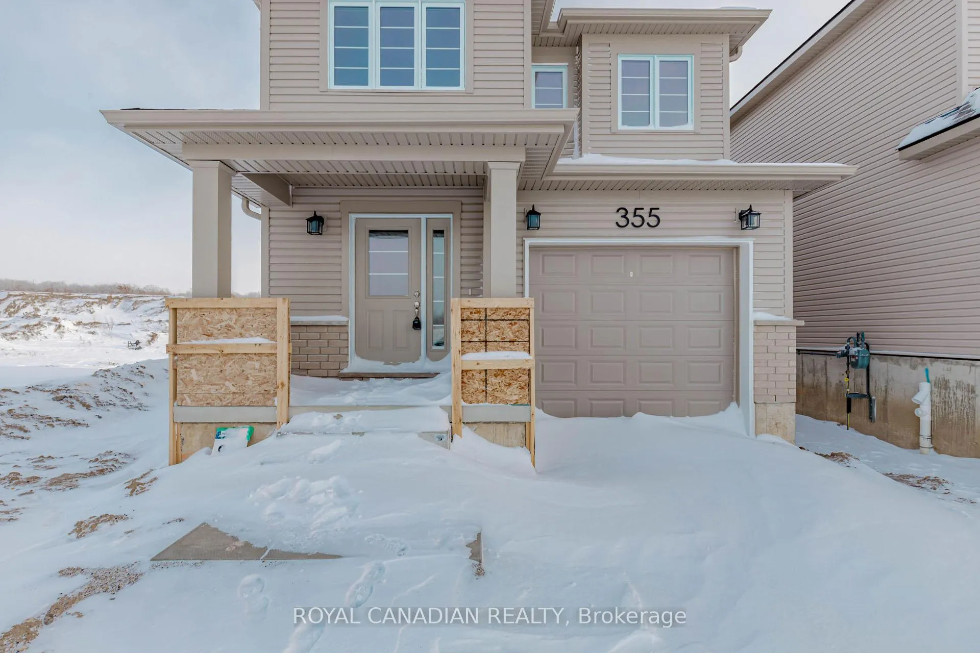 Photo 2 of 355 Benninger Drive, Kitchener — HOMEH