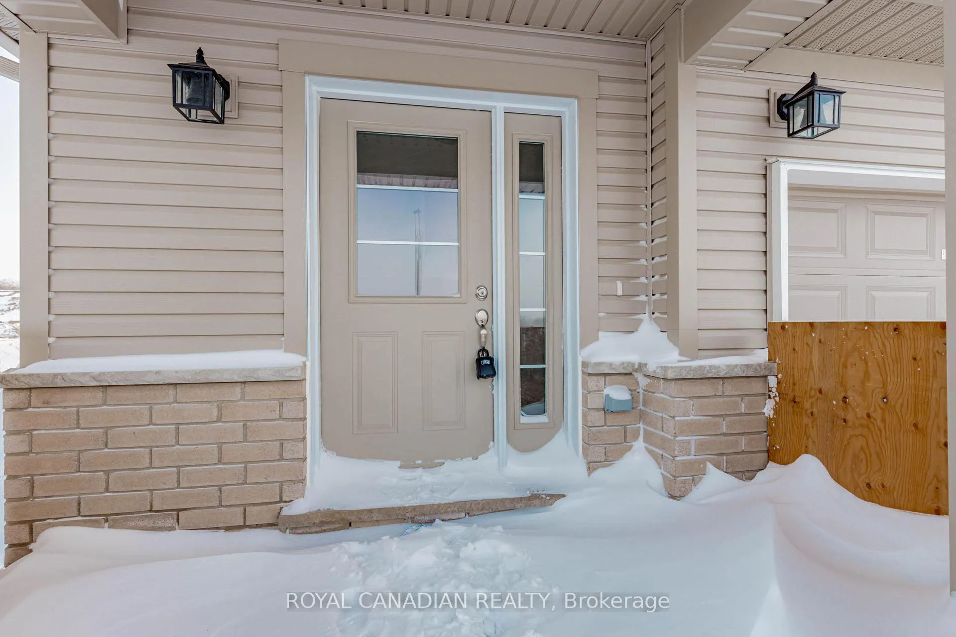 Photo 3 of 355 Benninger Drive, Kitchener — HOMEH