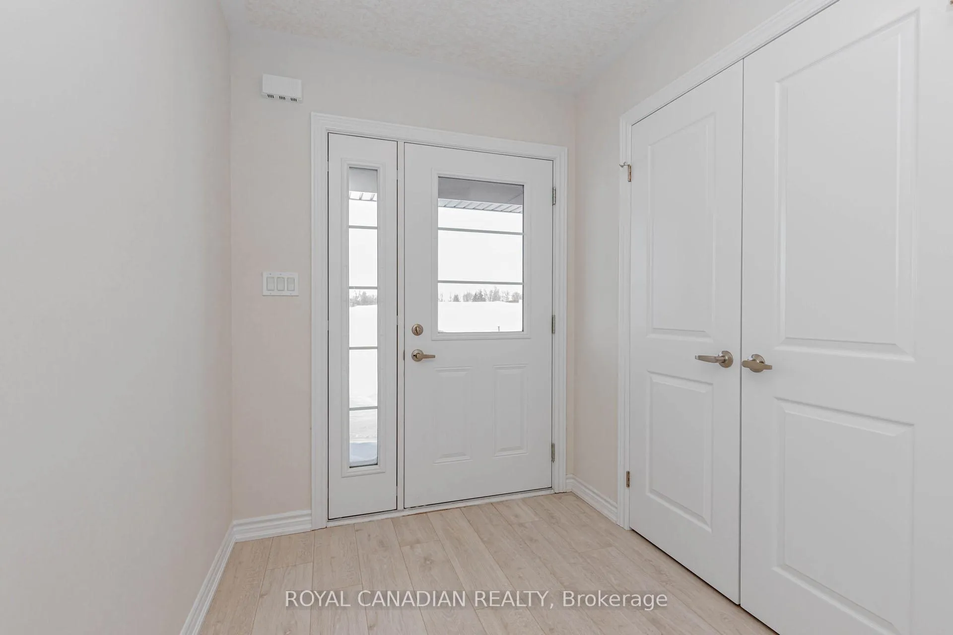 Photo 4 of 355 Benninger Drive, Kitchener — HOMEH
