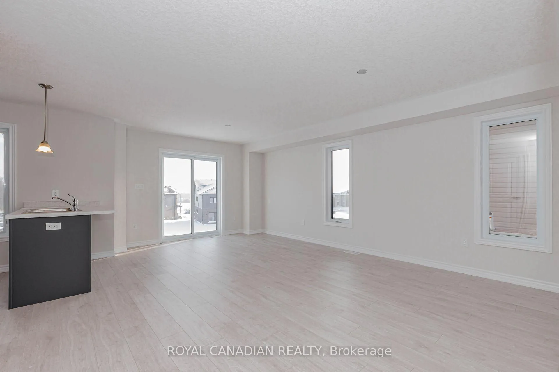 Photo 8 of 355 Benninger Drive, Kitchener — HOMEH