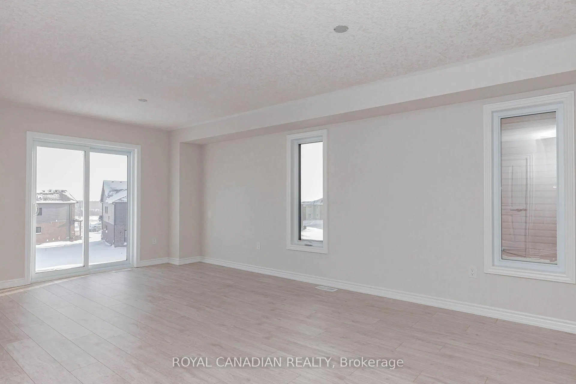 Photo 9 of 355 Benninger Drive, Kitchener — HOMEH