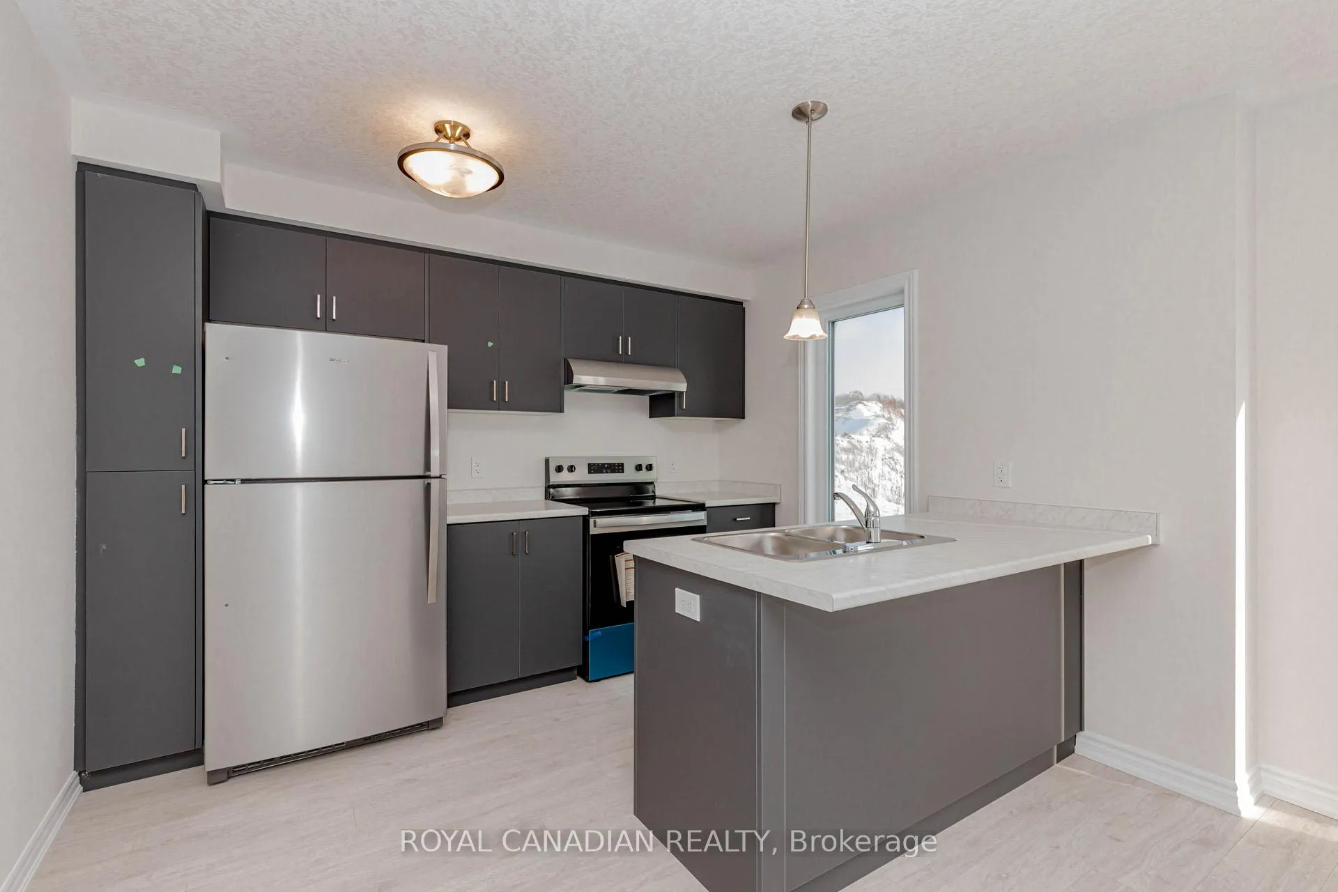 Photo 15 of 355 Benninger Drive, Kitchener — HOMEH